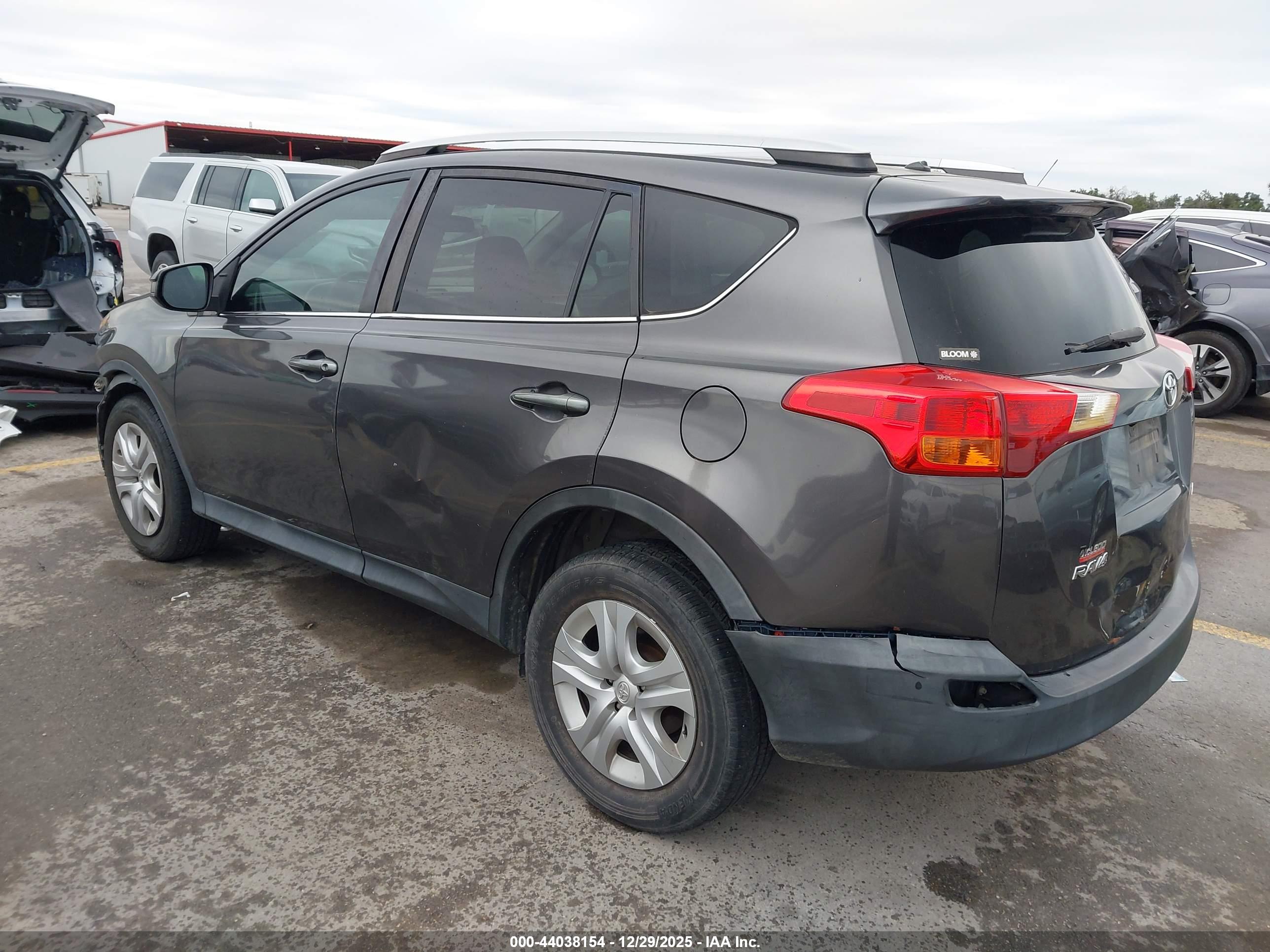 TOYOTA RAV4 image 3