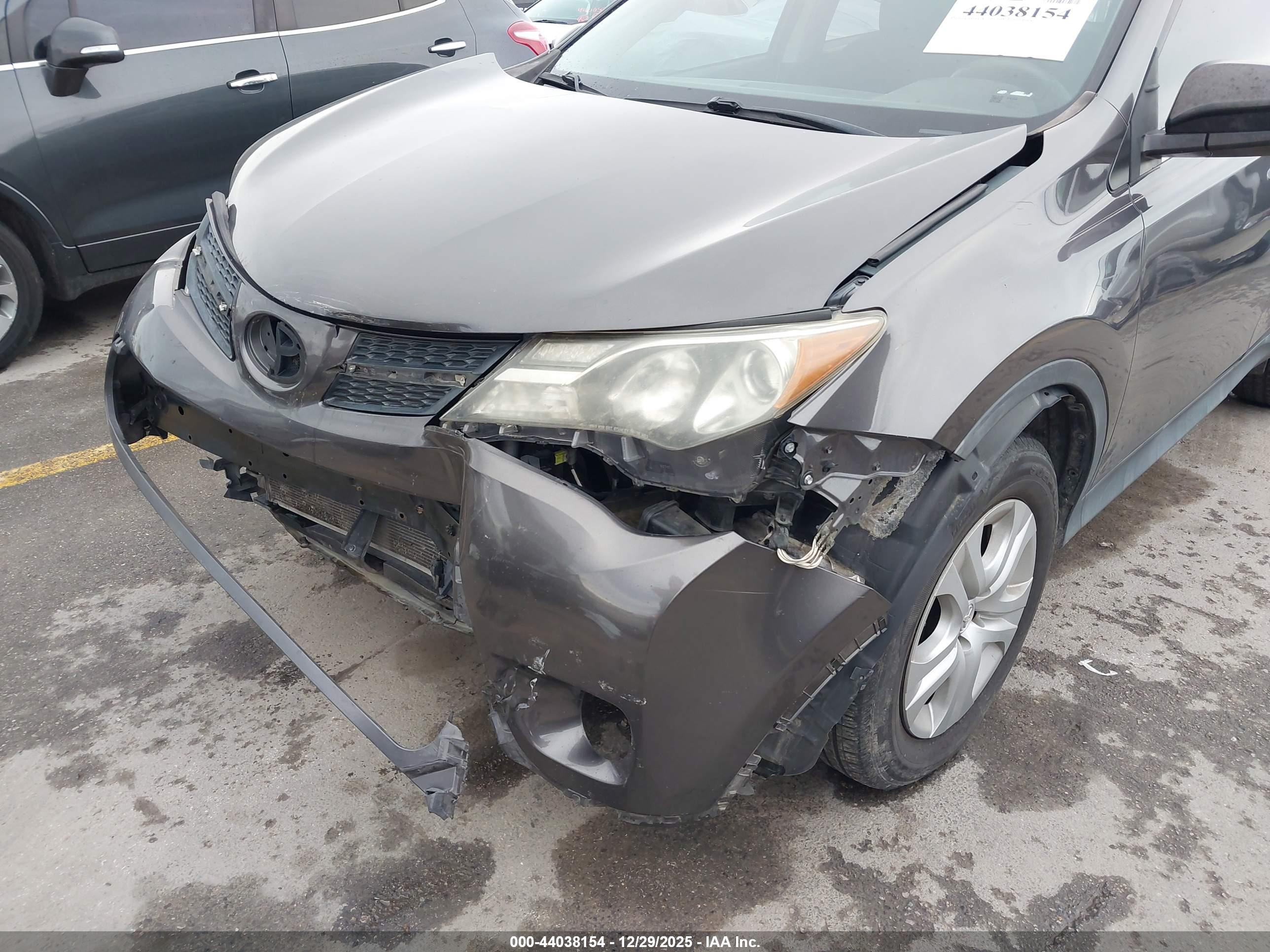 TOYOTA RAV4 image 6