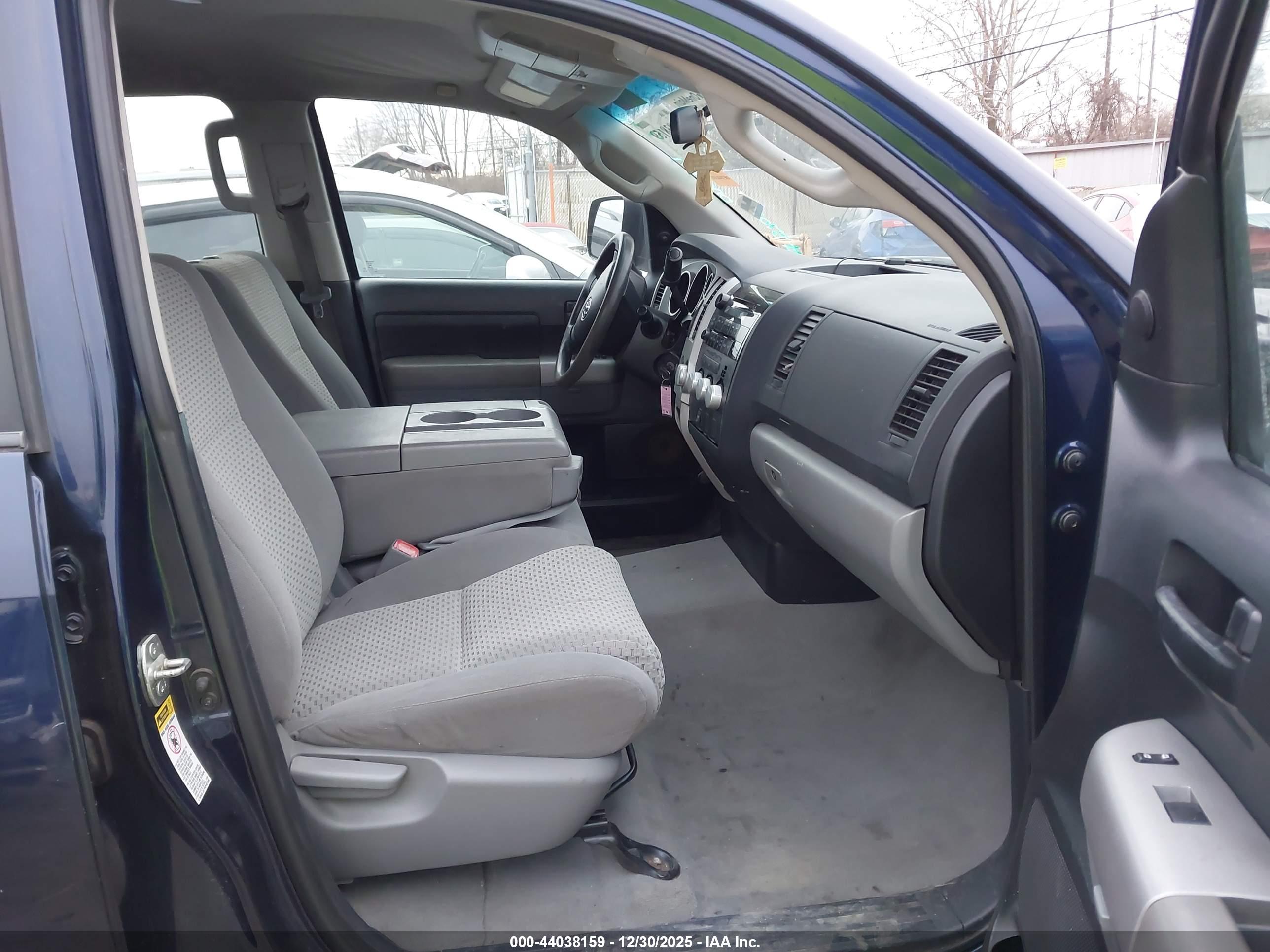 TOYOTA TUNDRA image 5