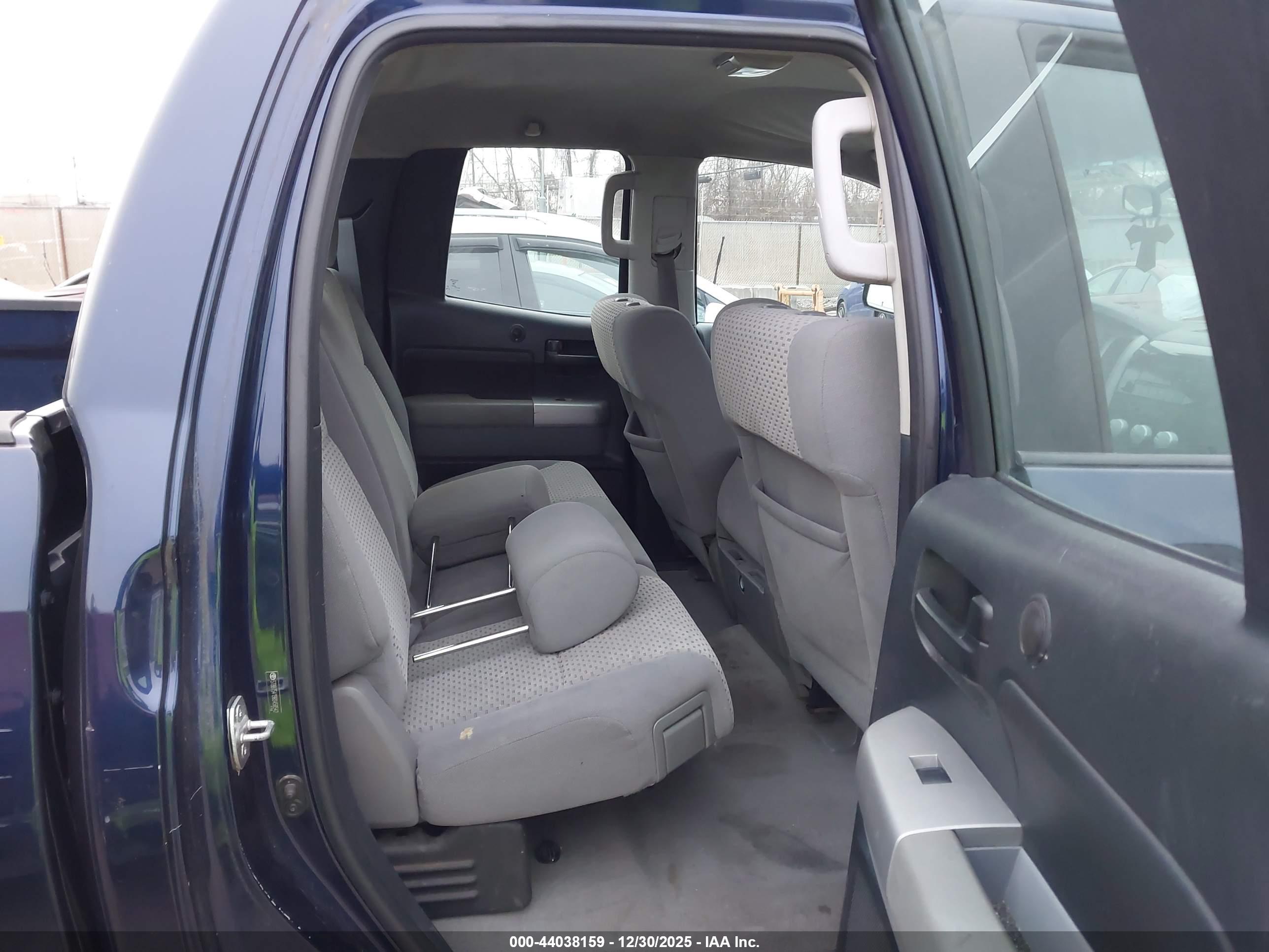 TOYOTA TUNDRA image 8