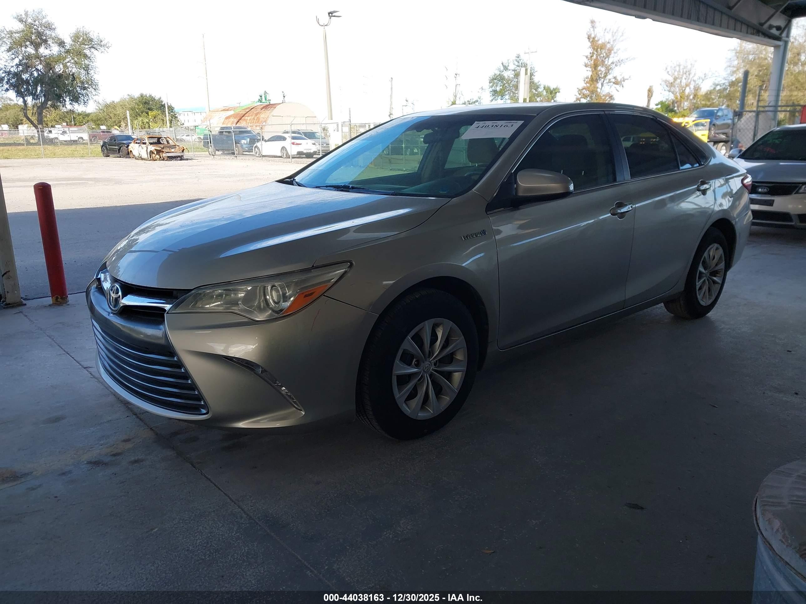 TOYOTA CAMRY image 2
