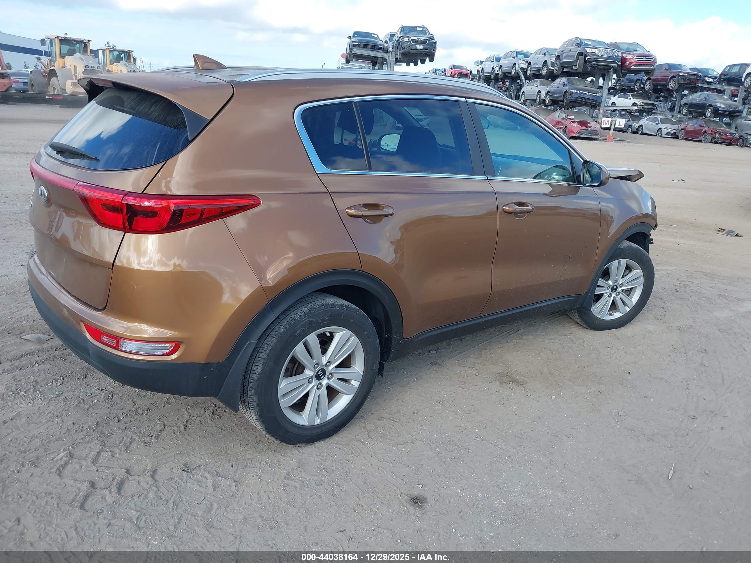 KIA SPORTAGE image 4