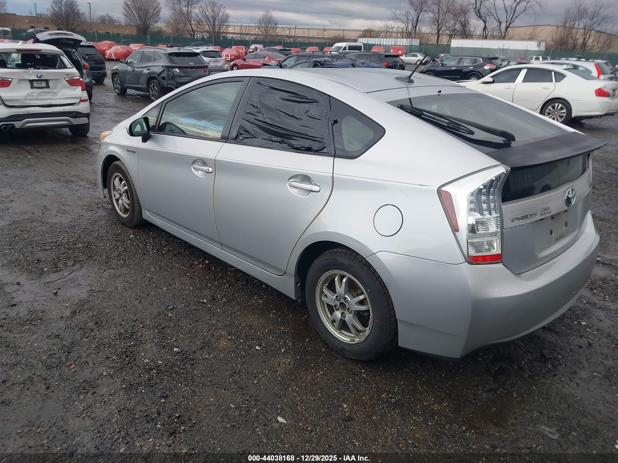 TOYOTA PRIUS image 3