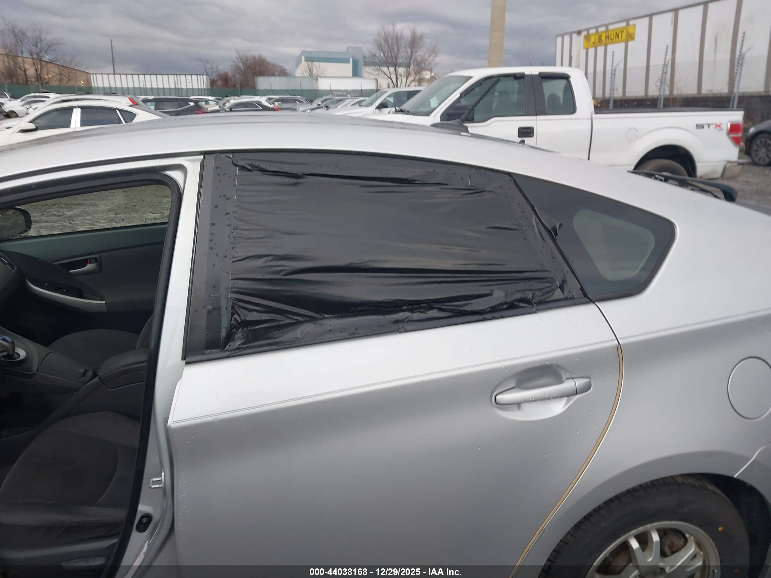 TOYOTA PRIUS image 6
