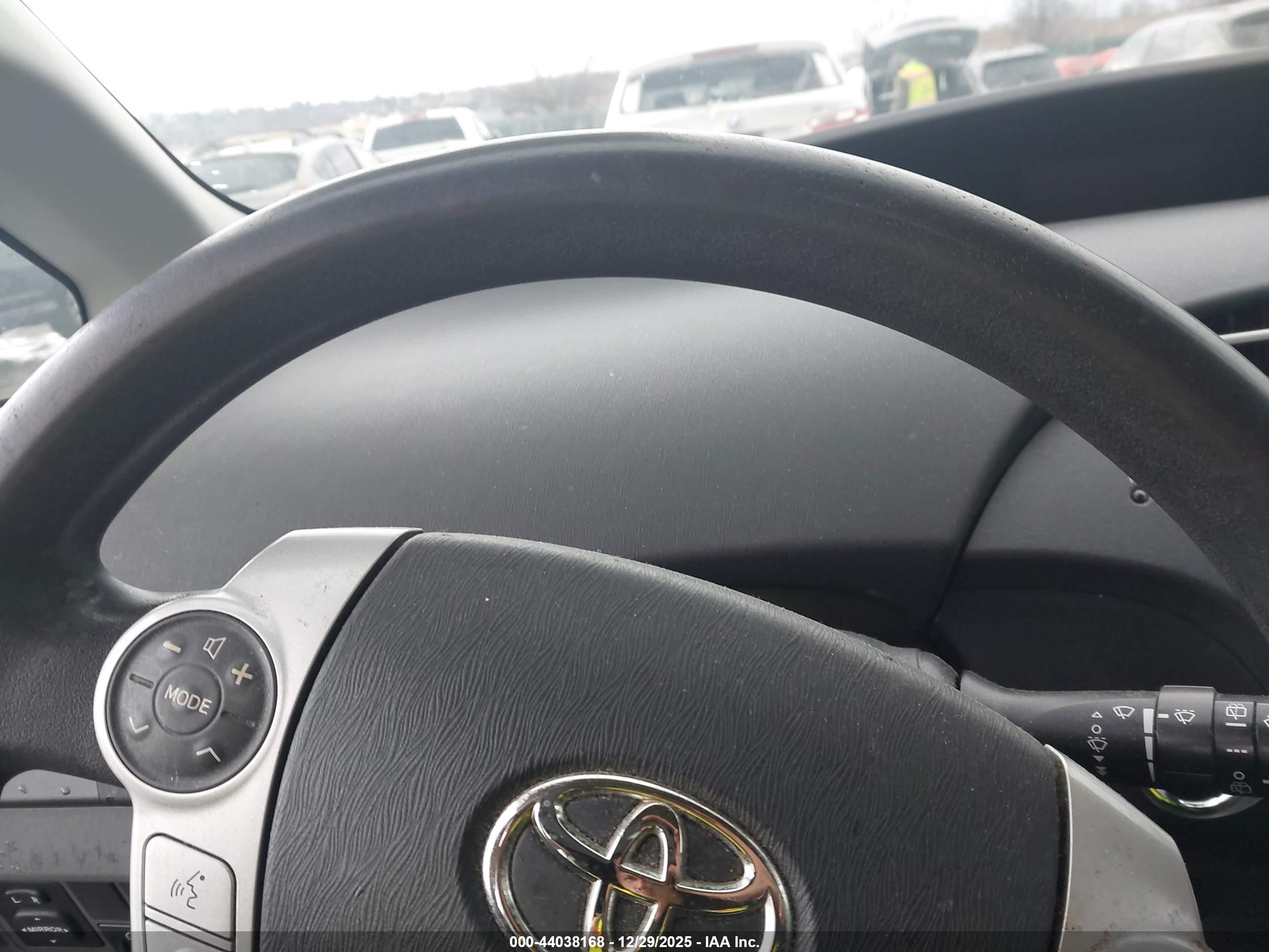 TOYOTA PRIUS image 7