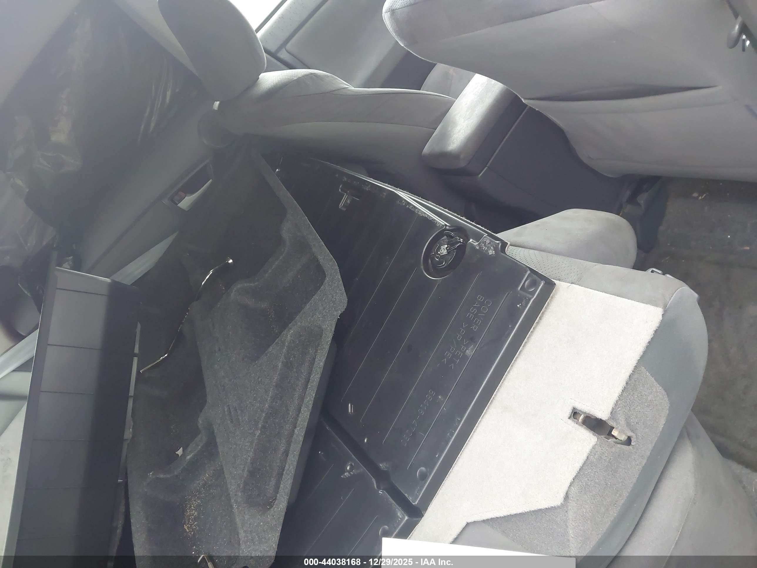TOYOTA PRIUS image 8