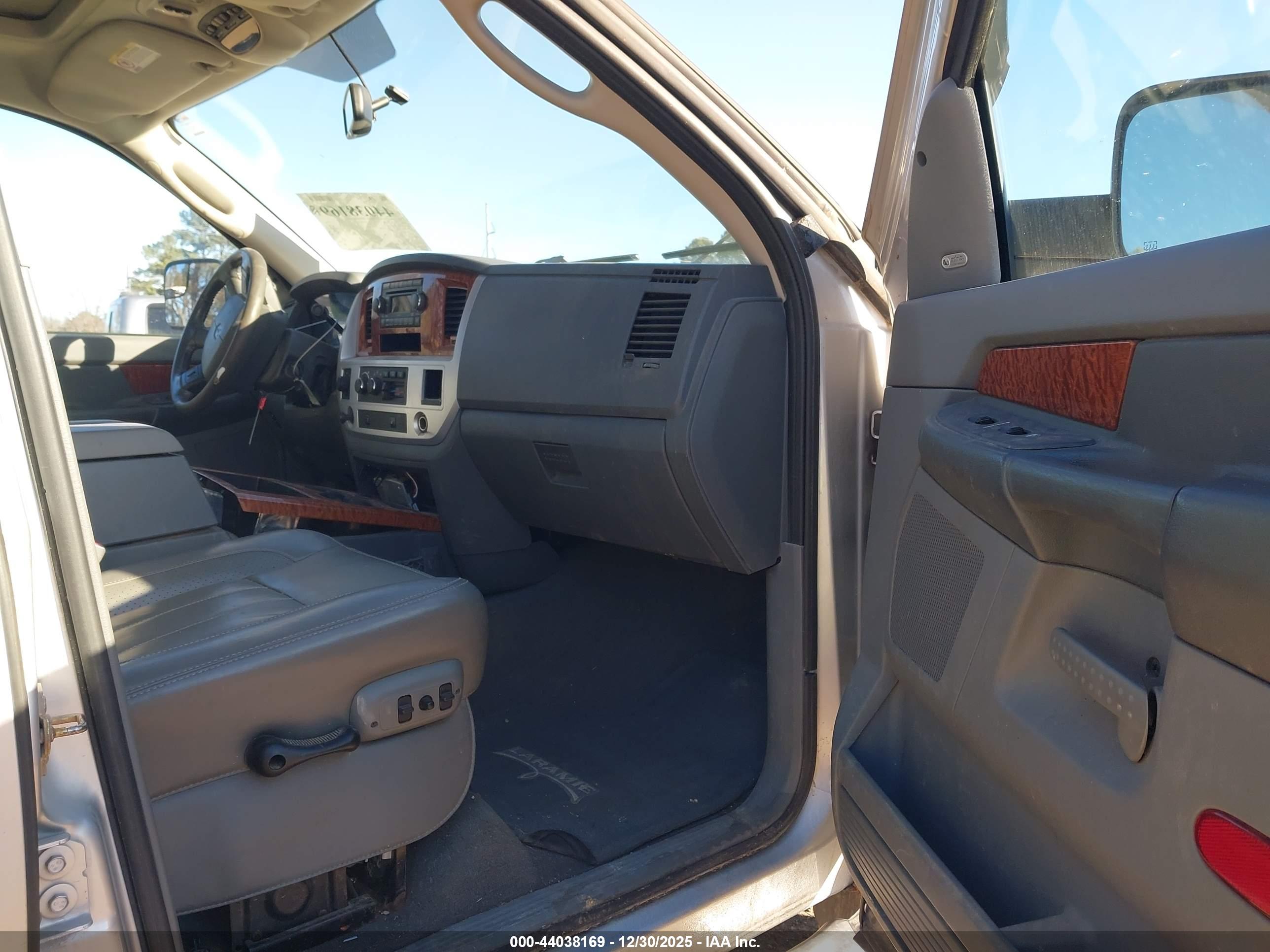 DODGE RAM image 5