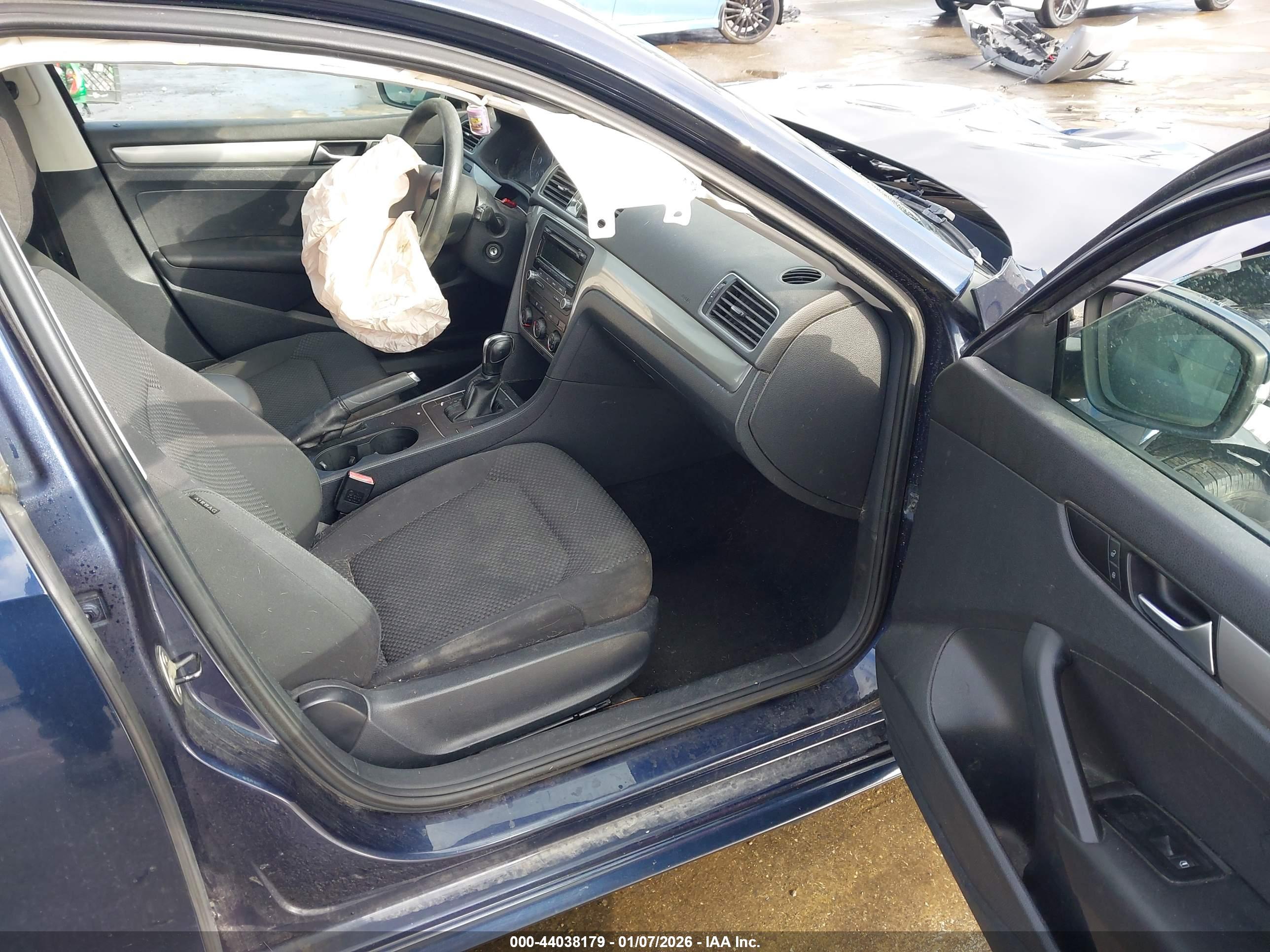 VOLKSWAGEN PASSAT image 5