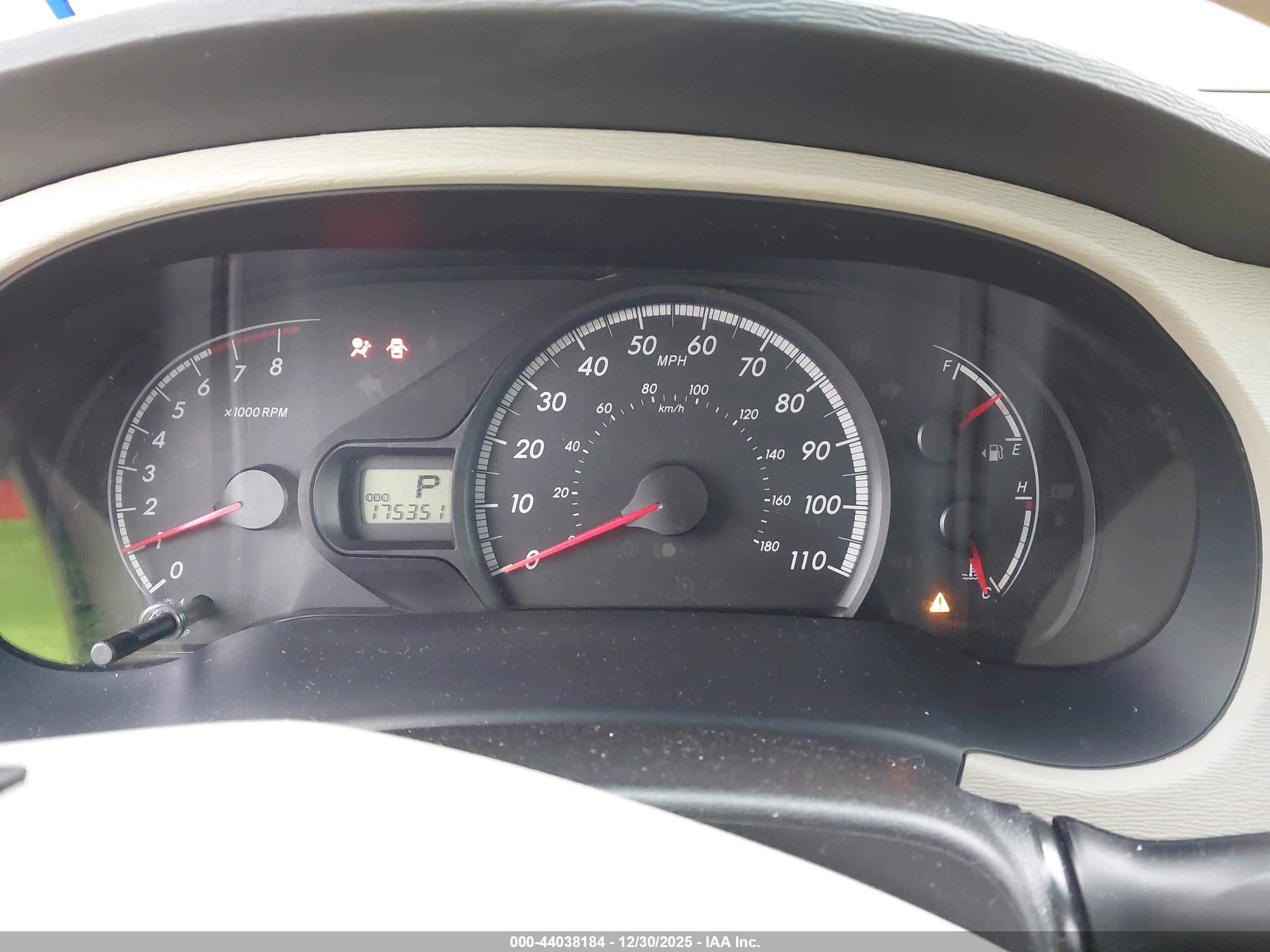 TOYOTA SIENNA image 7