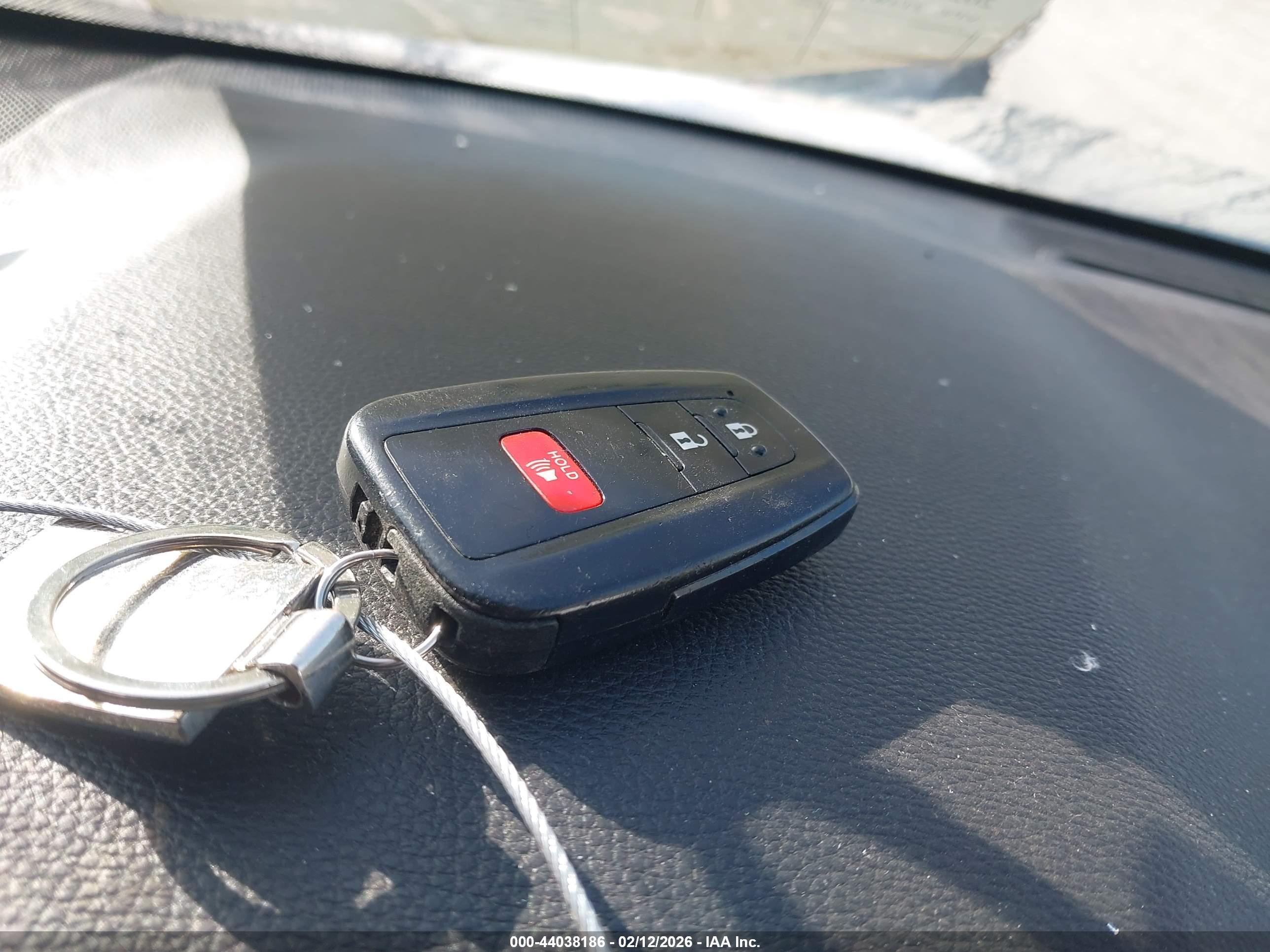 TOYOTA RAV4 image 11