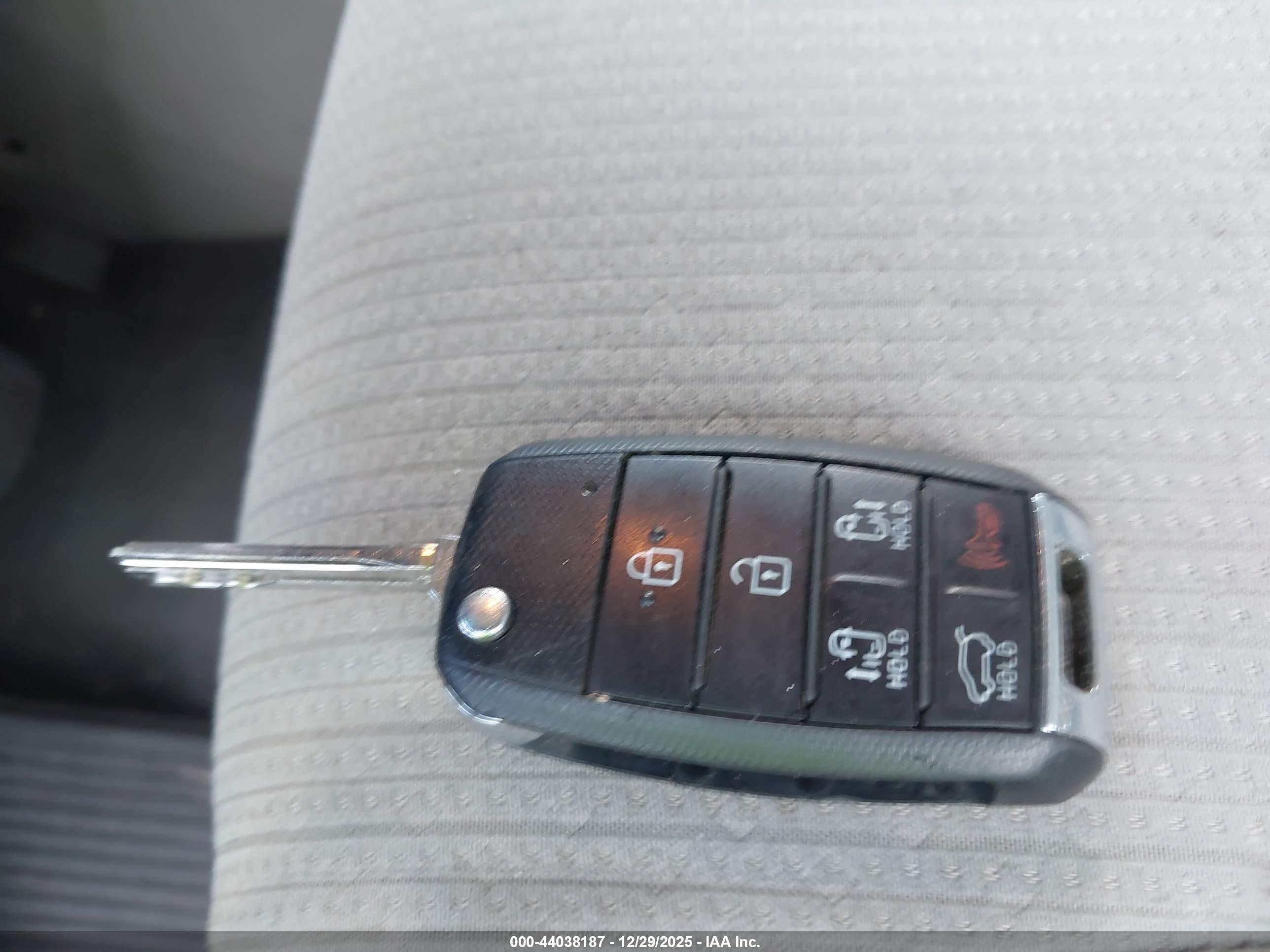 KIA SEDONA image 11