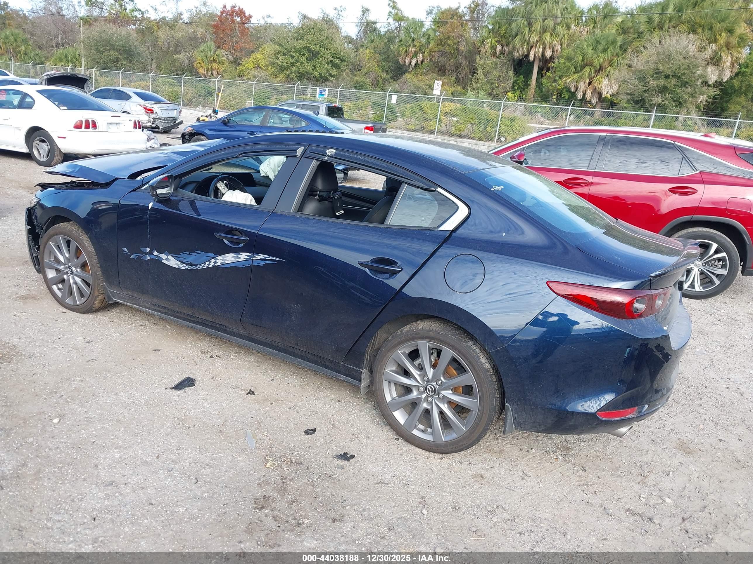 MAZDA MAZDA3 image 3