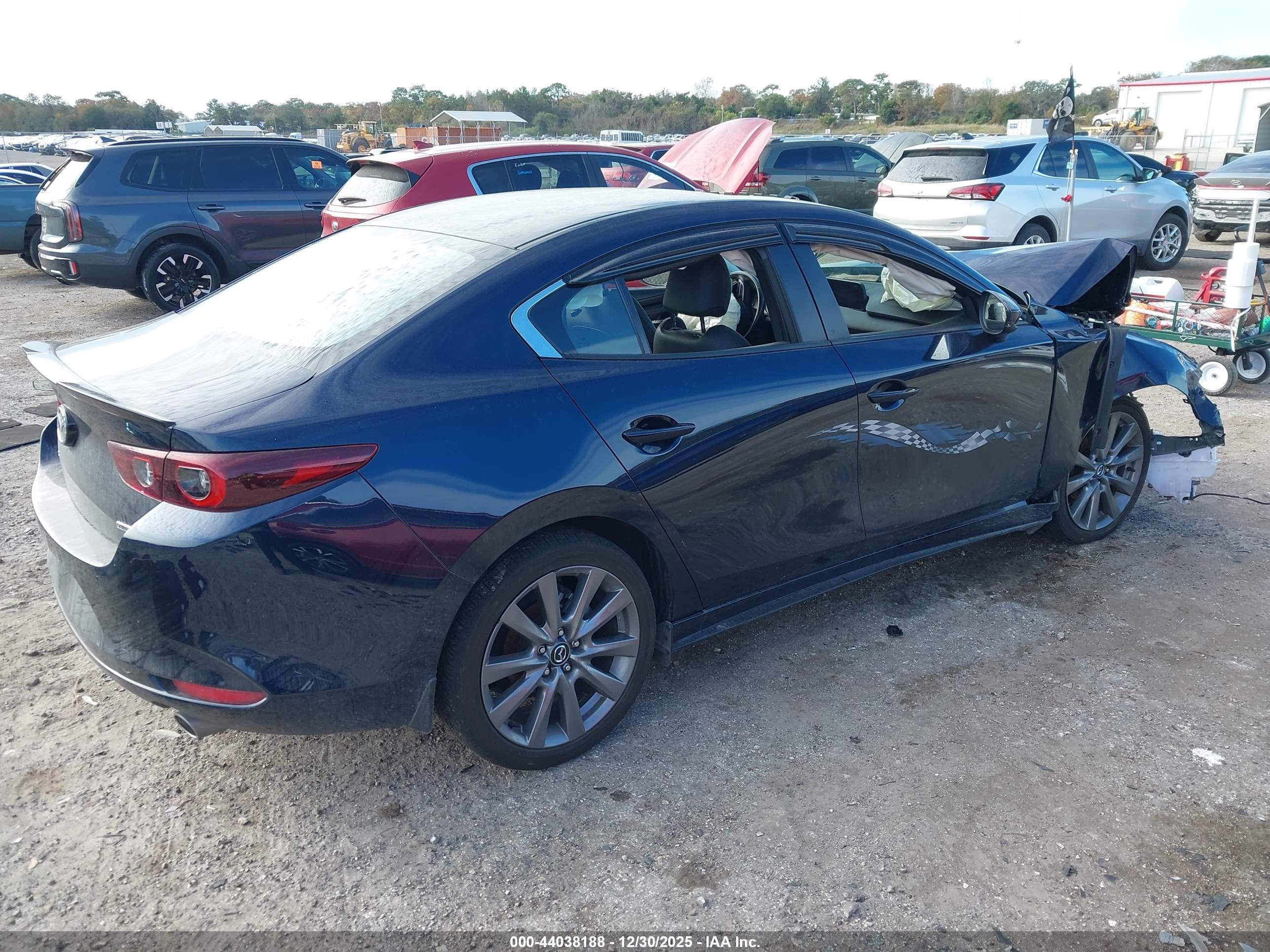MAZDA MAZDA3 image 4