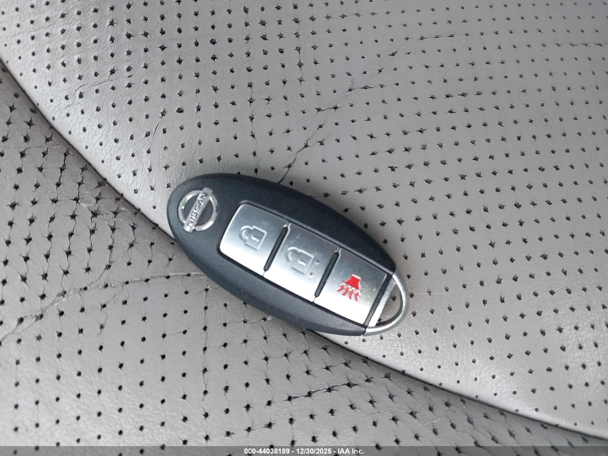 NISSAN ROGUE image 11