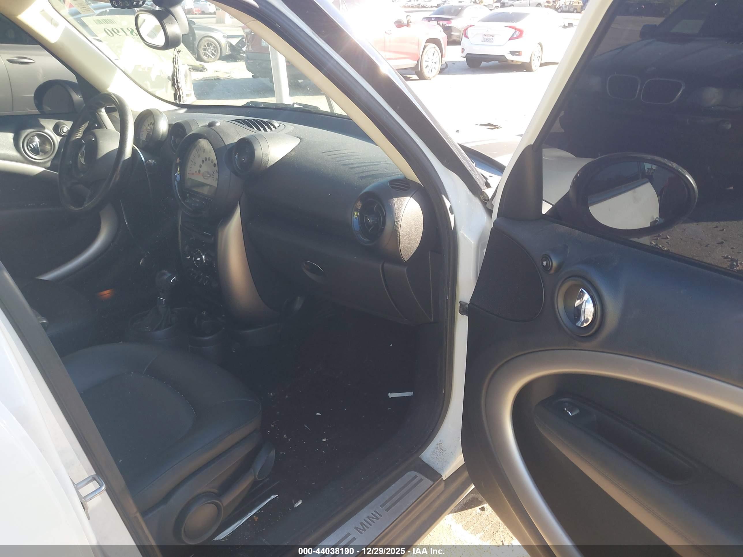 MINI COUNTRYMAN image 5