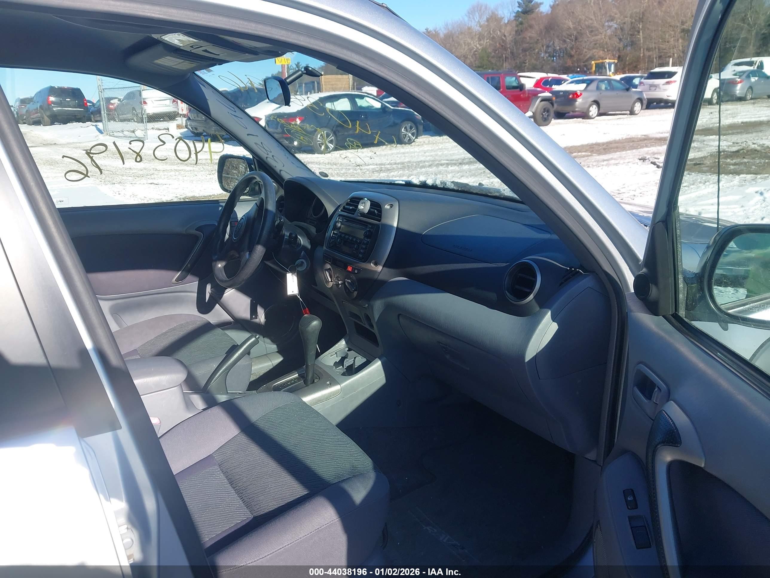 TOYOTA RAV4 image 5