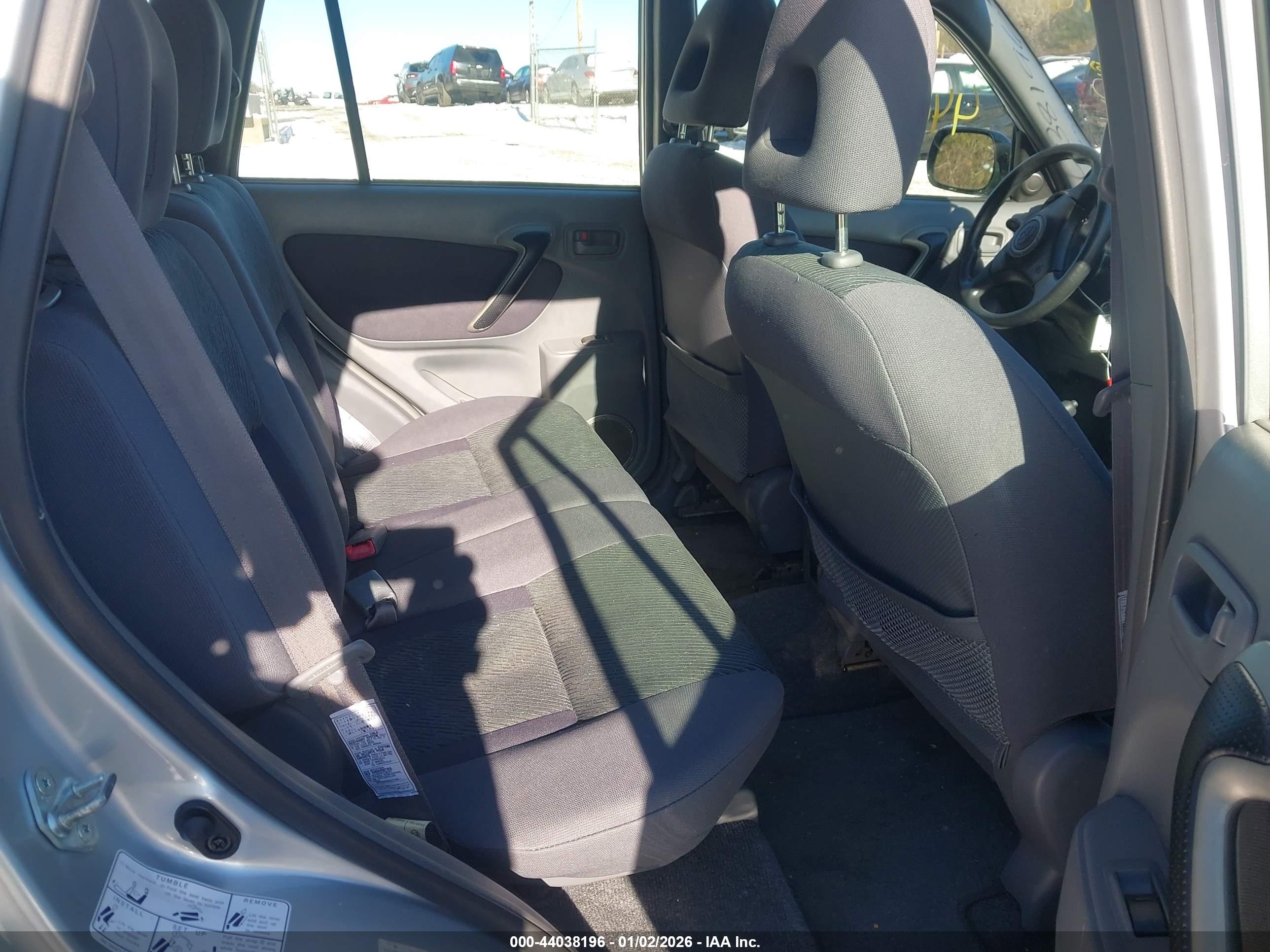 TOYOTA RAV4 image 8