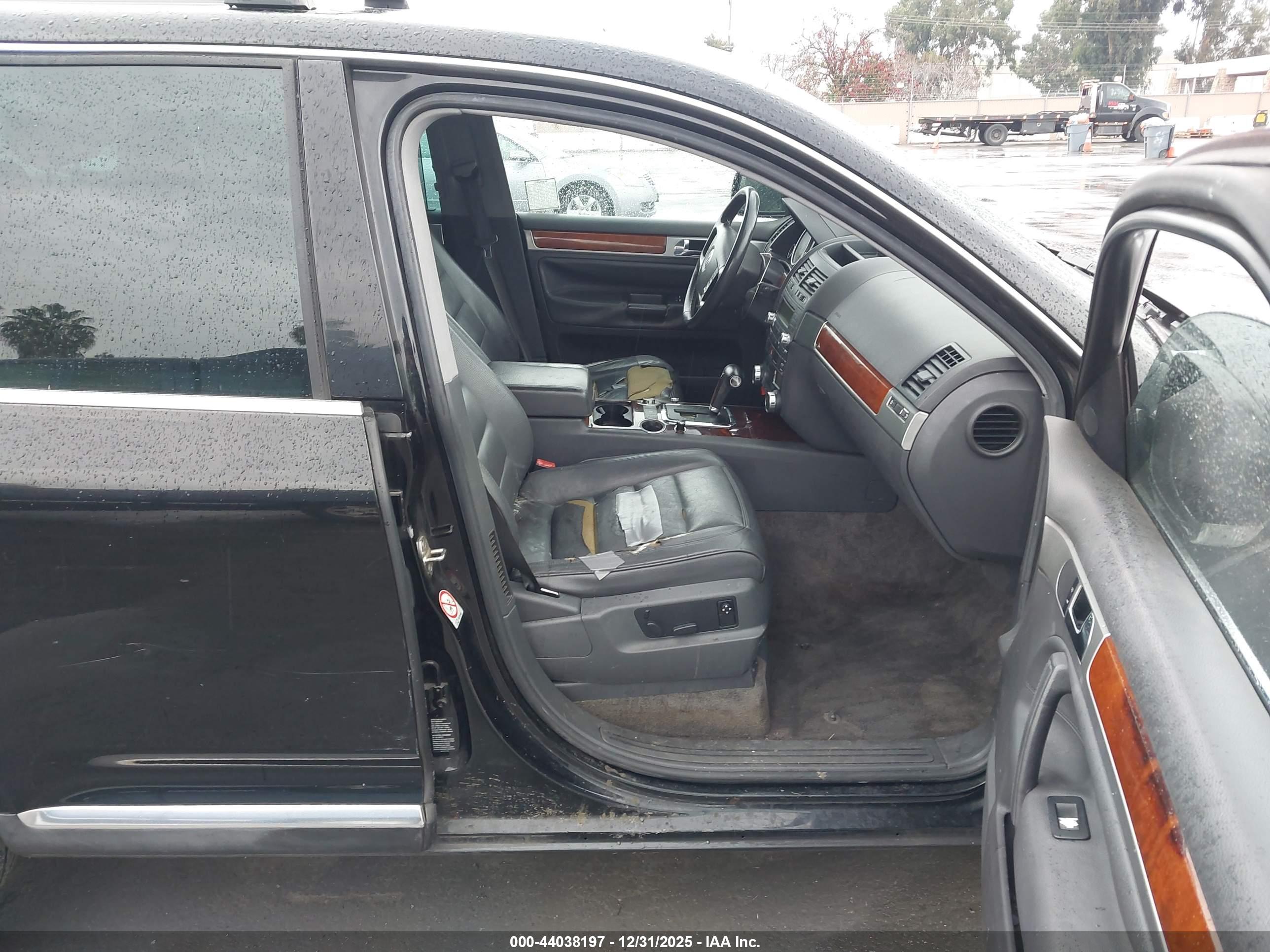 VOLKSWAGEN TOUAREG image 5