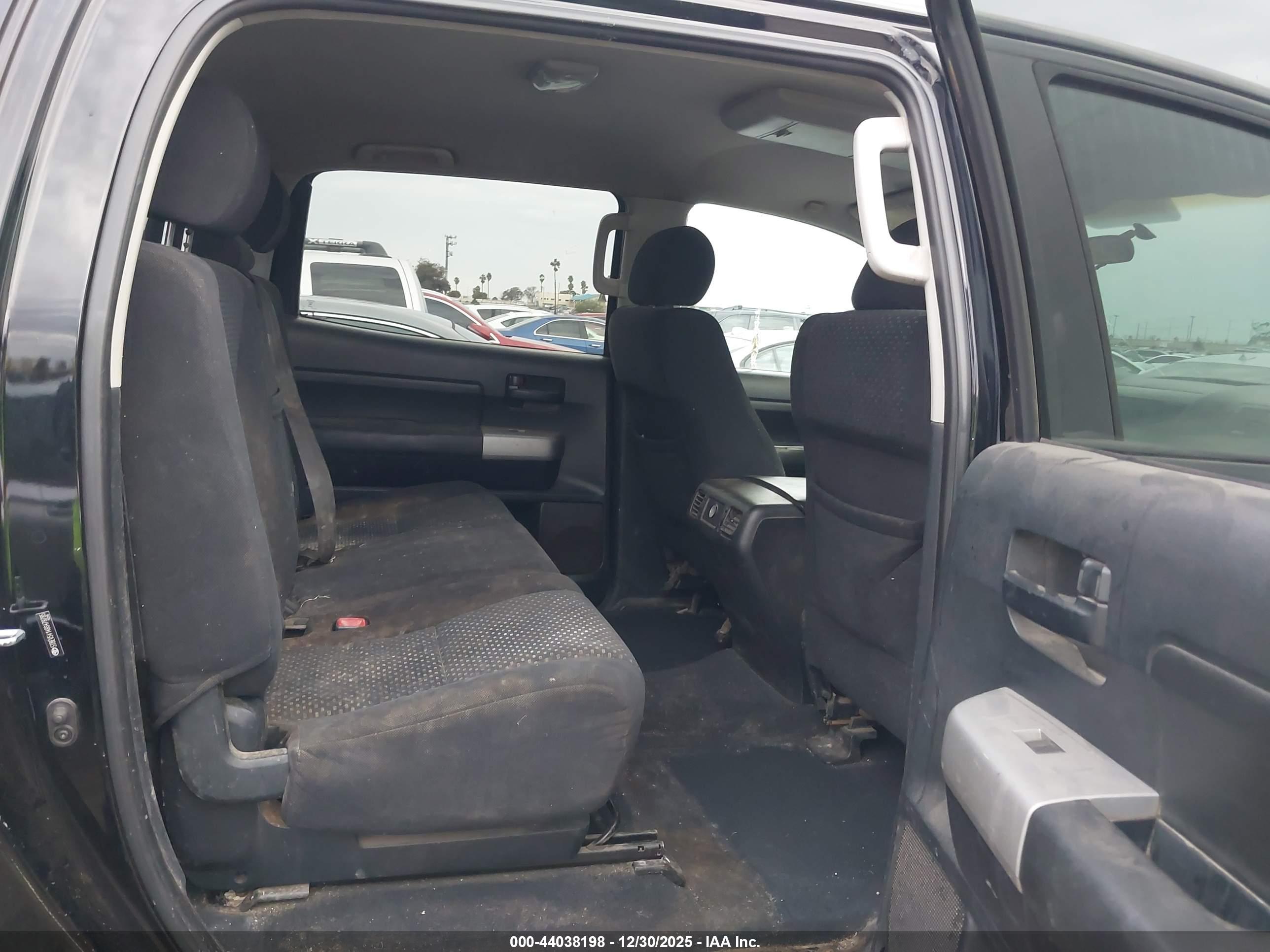 TOYOTA TUNDRA image 8