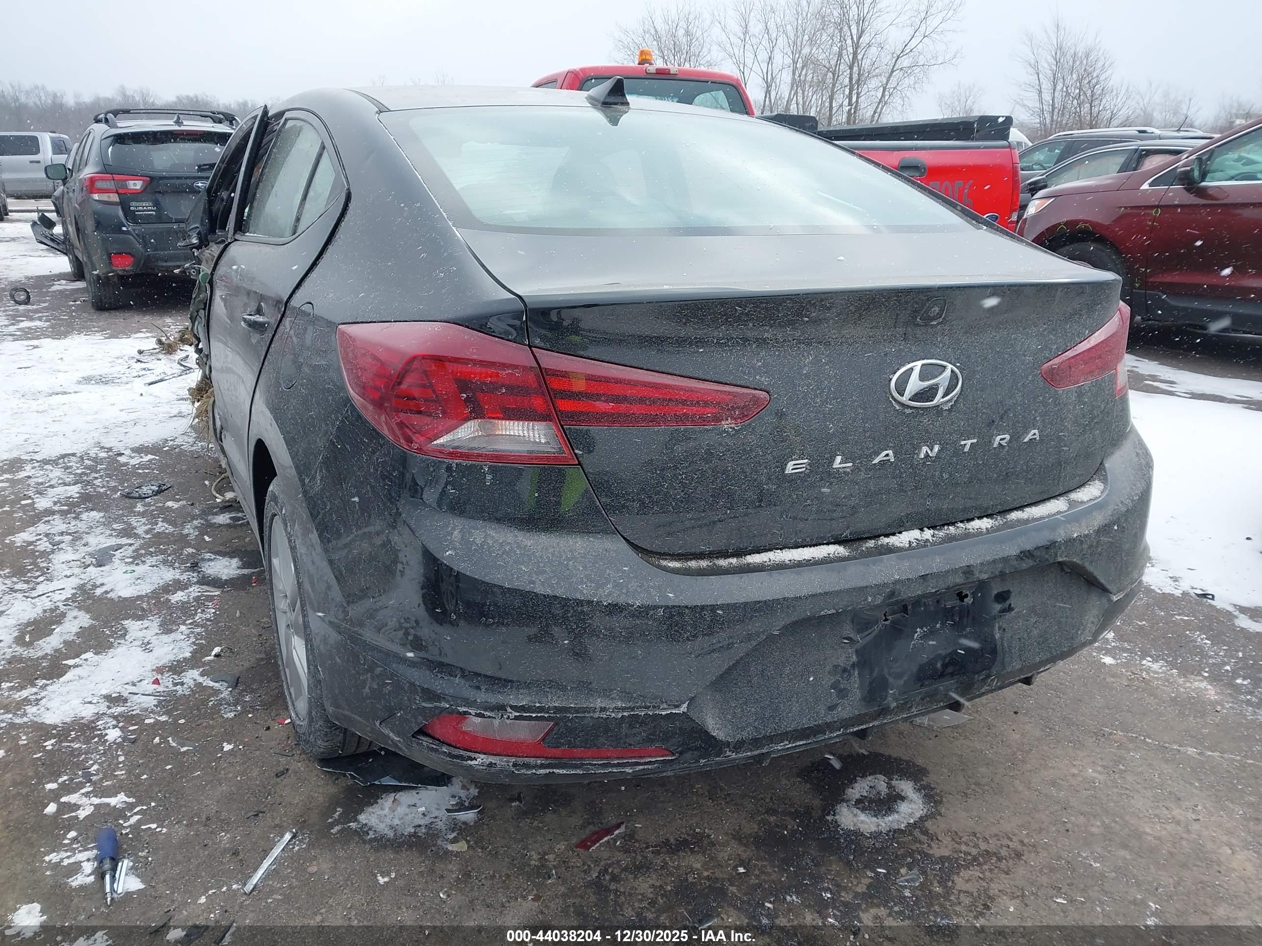 HYUNDAI ELANTRA image 3