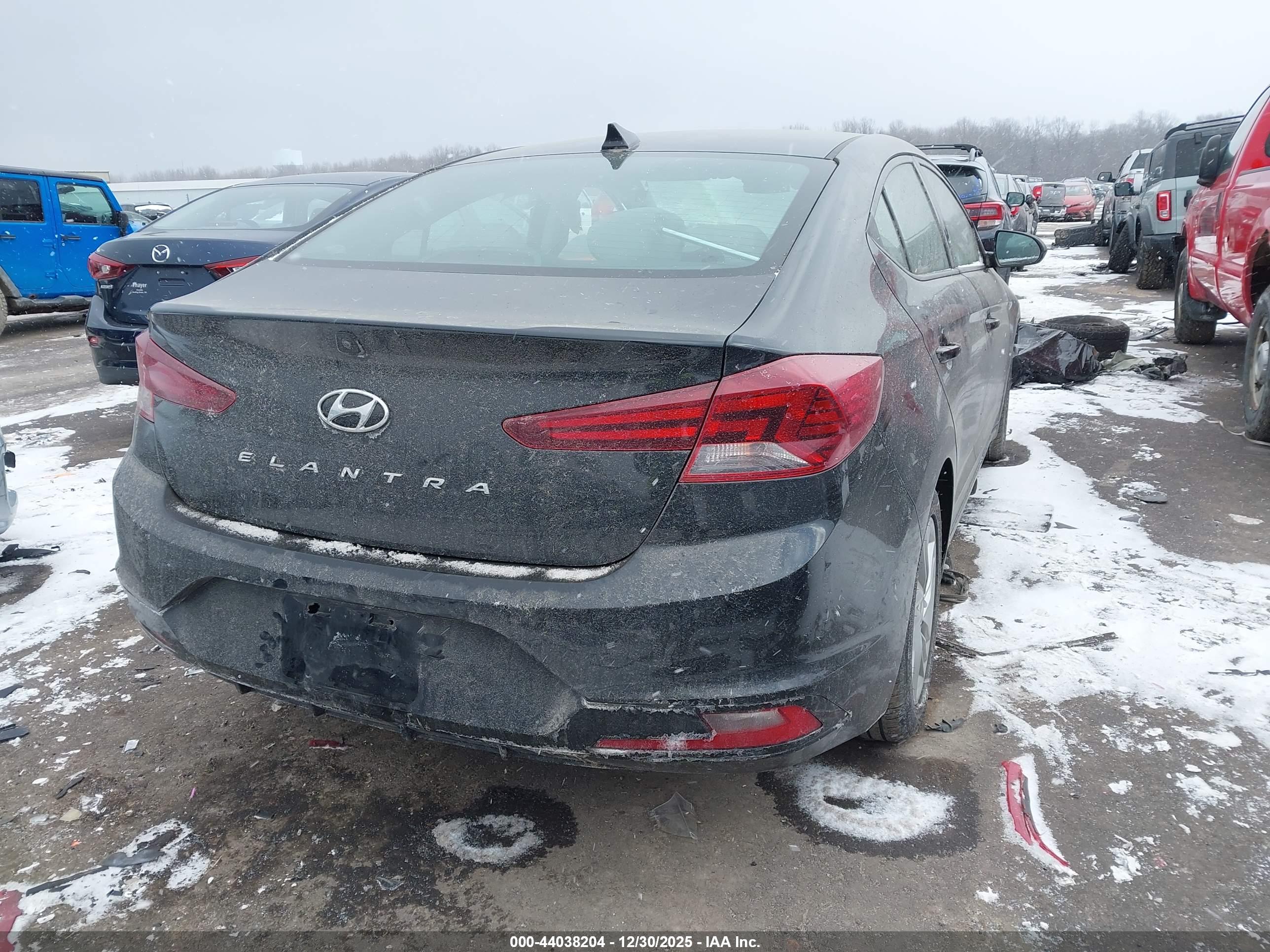 HYUNDAI ELANTRA image 4