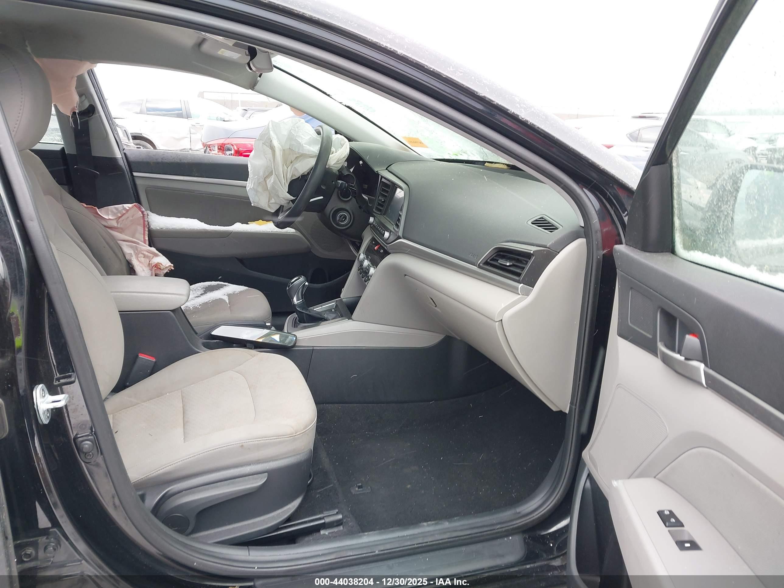 HYUNDAI ELANTRA image 5