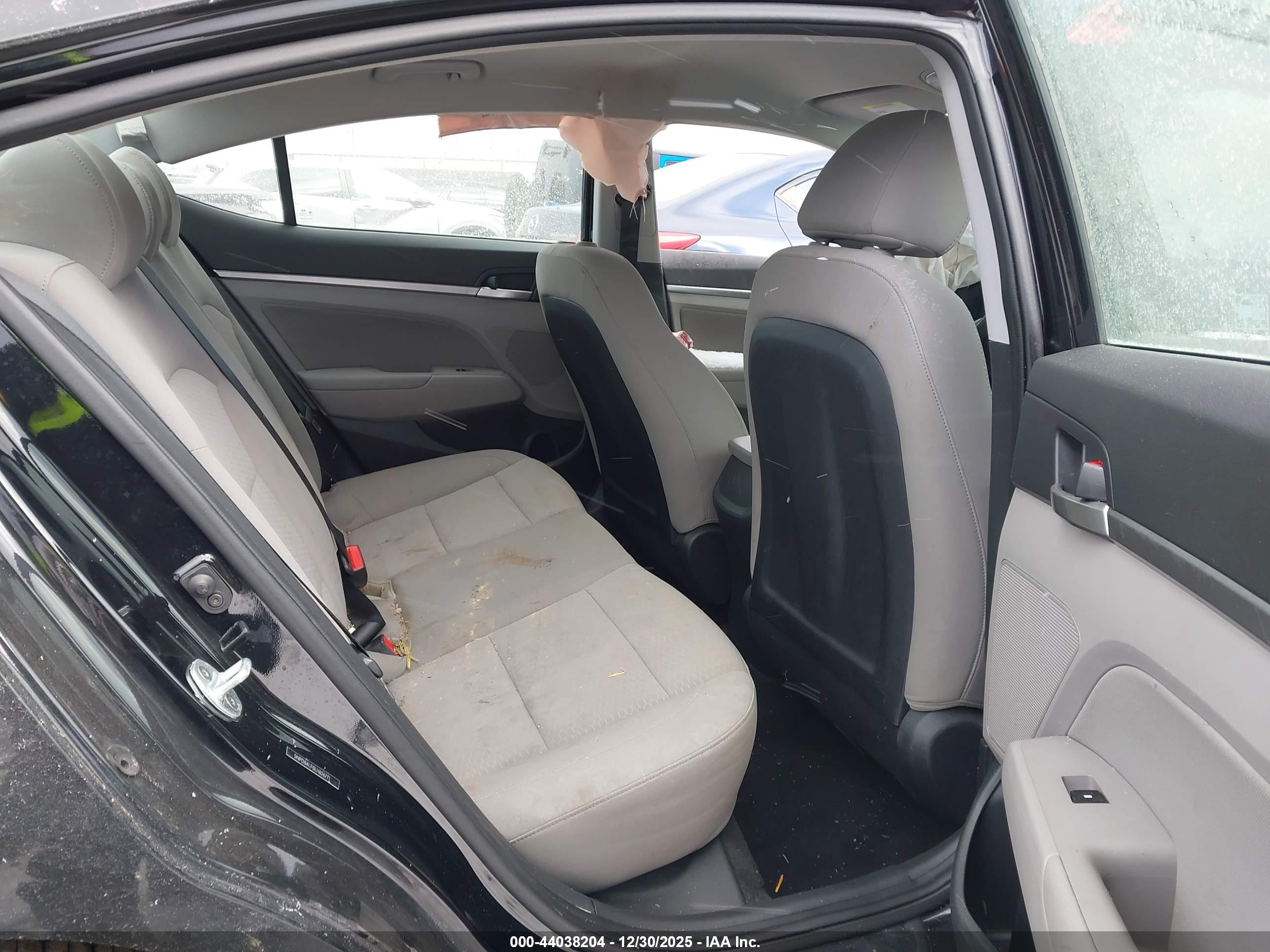 HYUNDAI ELANTRA image 8