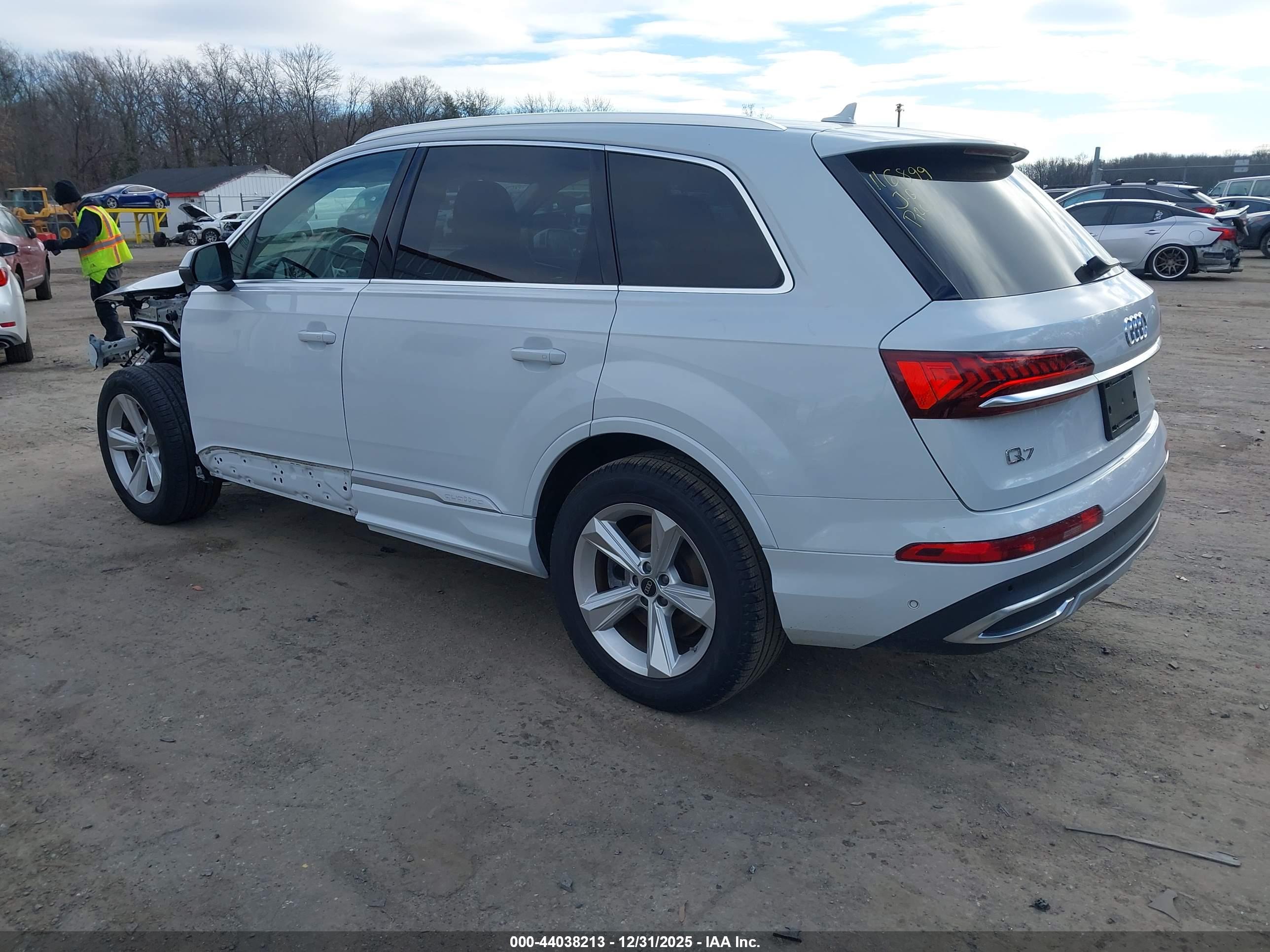 AUDI Q7 image 3