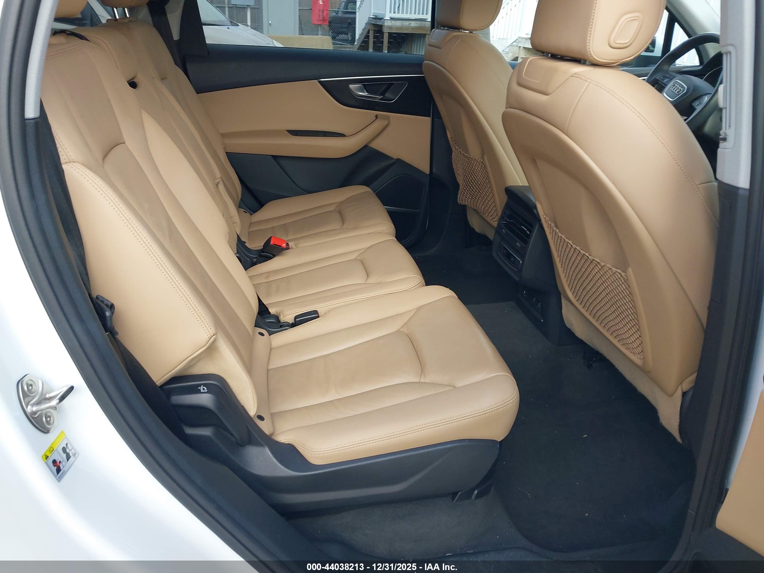 AUDI Q7 image 8