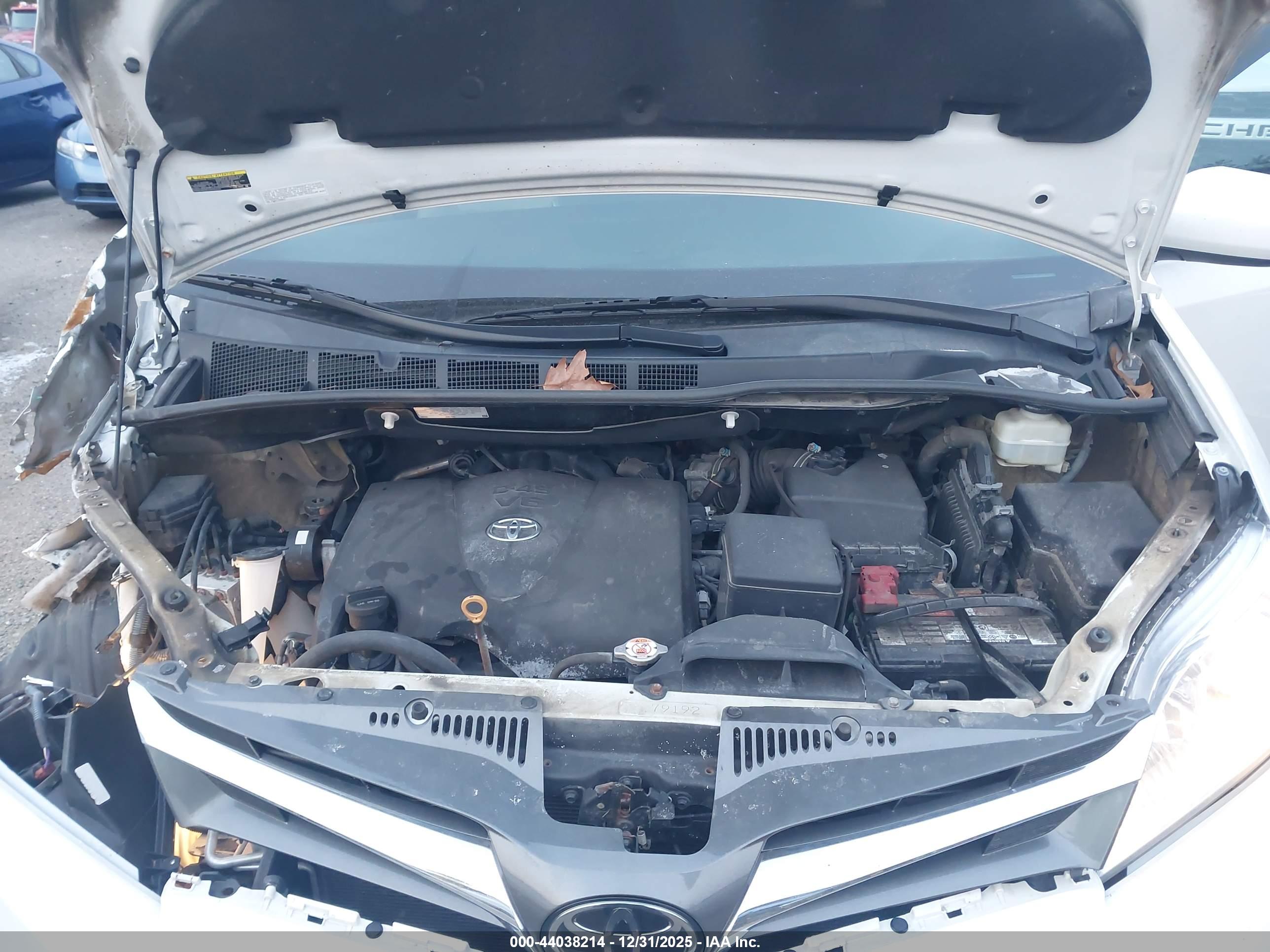 TOYOTA SIENNA image 10