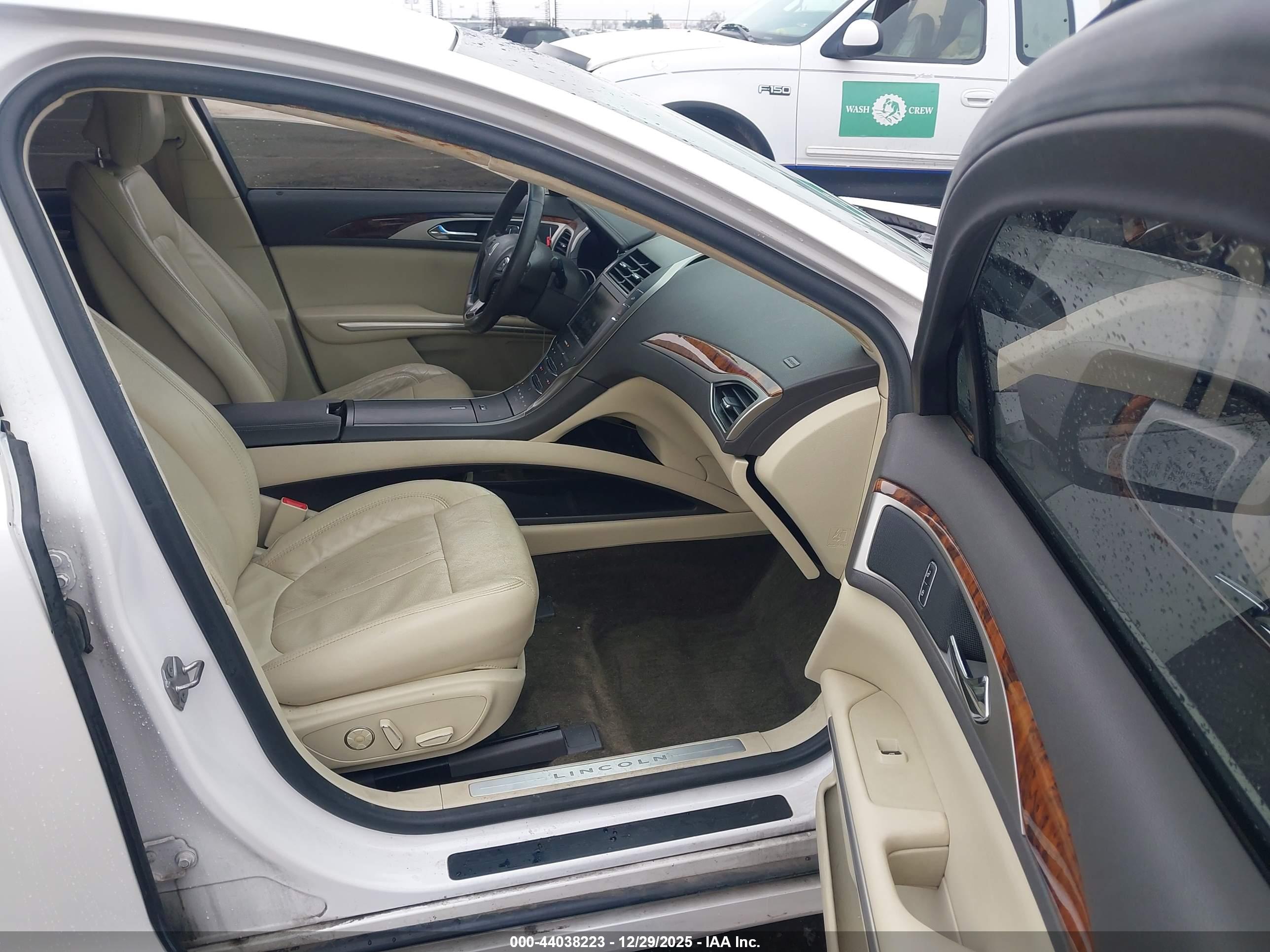 LINCOLN MKZ image 5