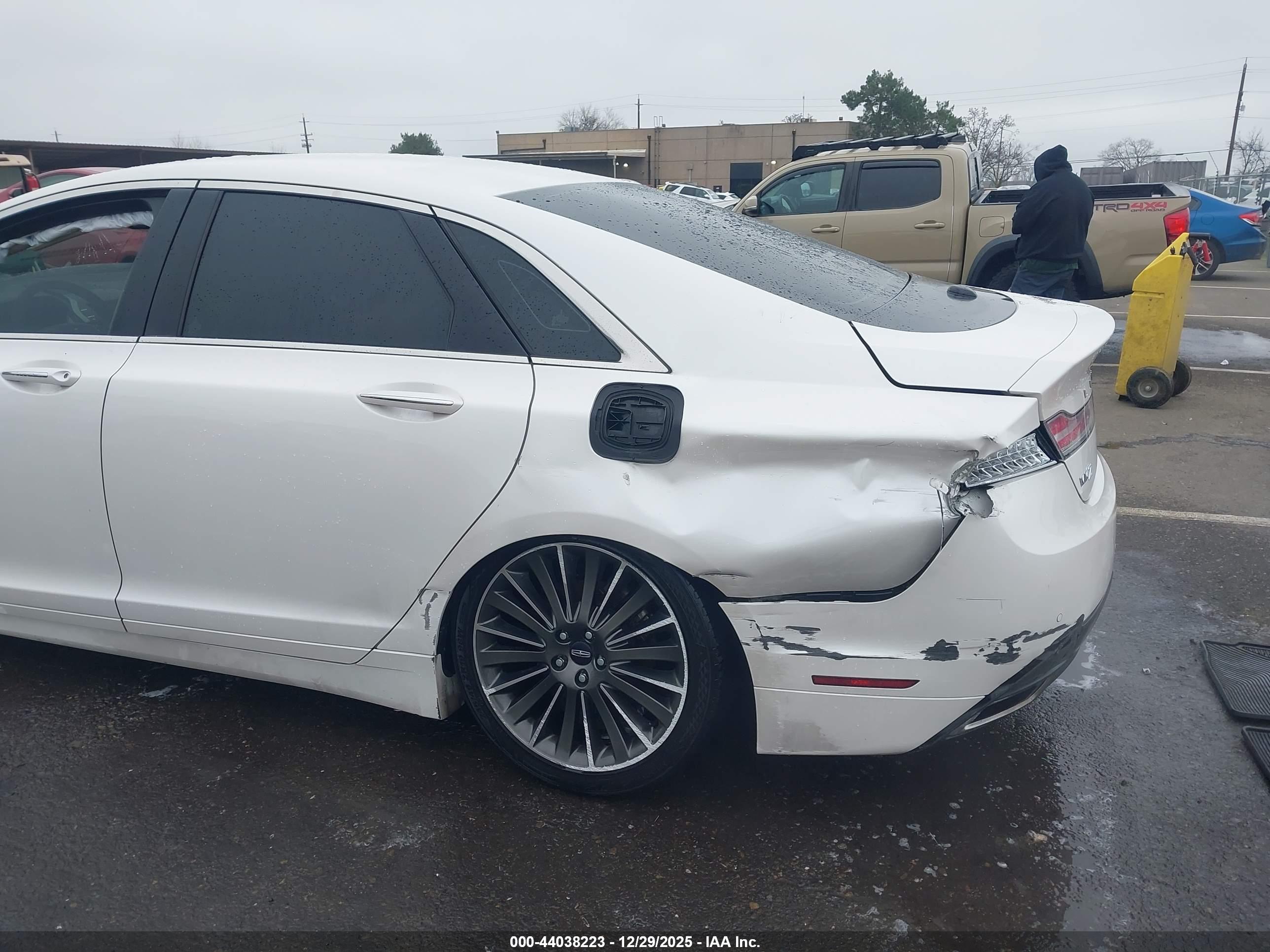 LINCOLN MKZ image 6