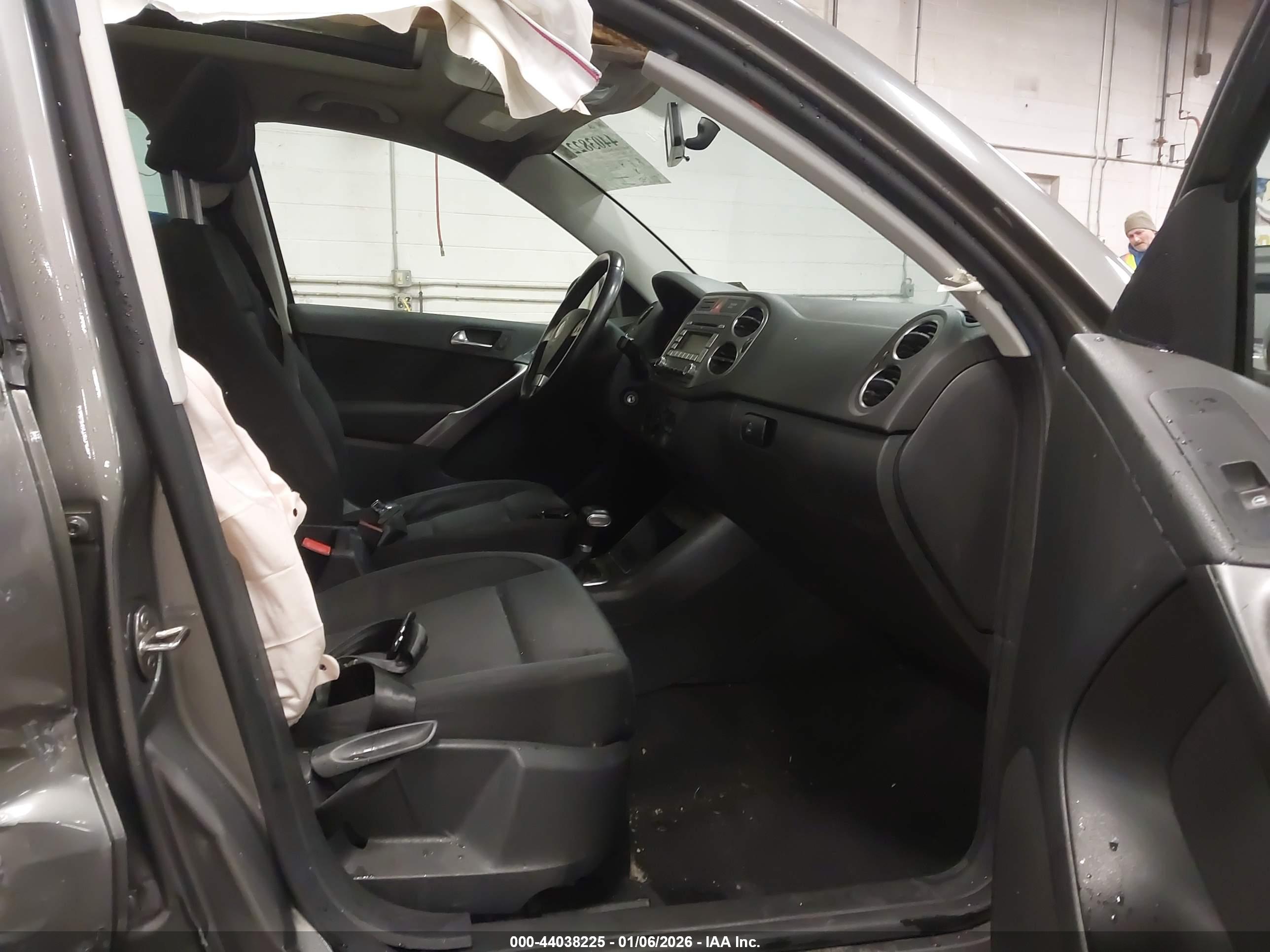 VOLKSWAGEN TIGUAN image 5