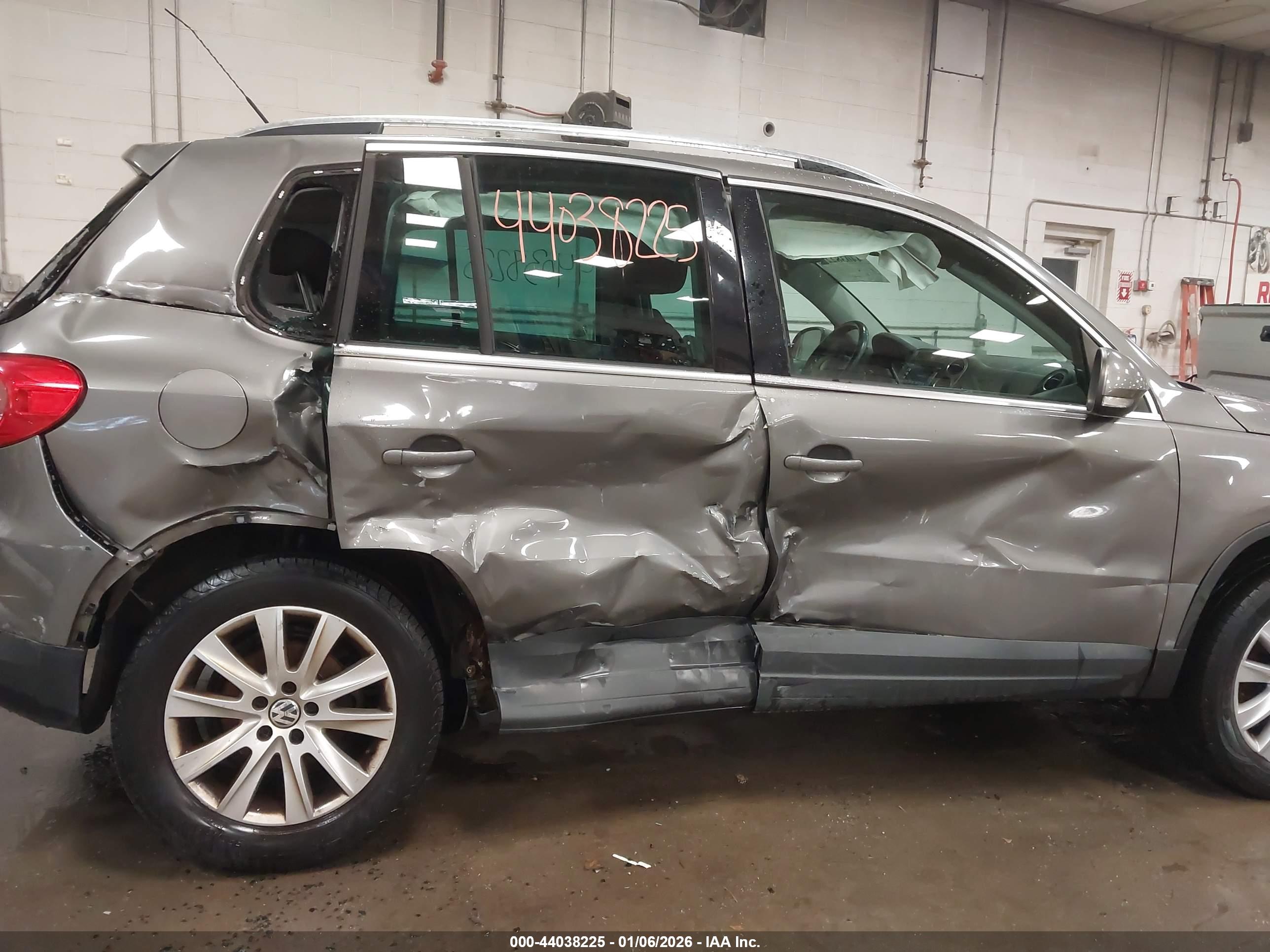 VOLKSWAGEN TIGUAN image 6
