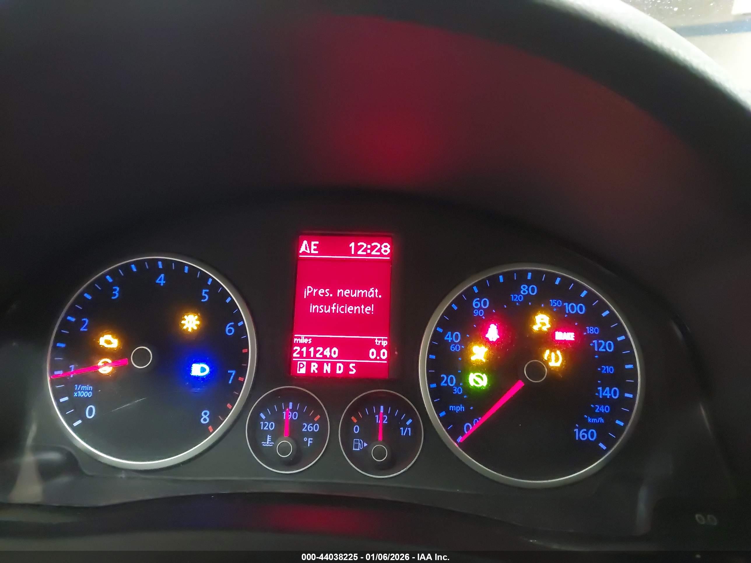 VOLKSWAGEN TIGUAN image 7
