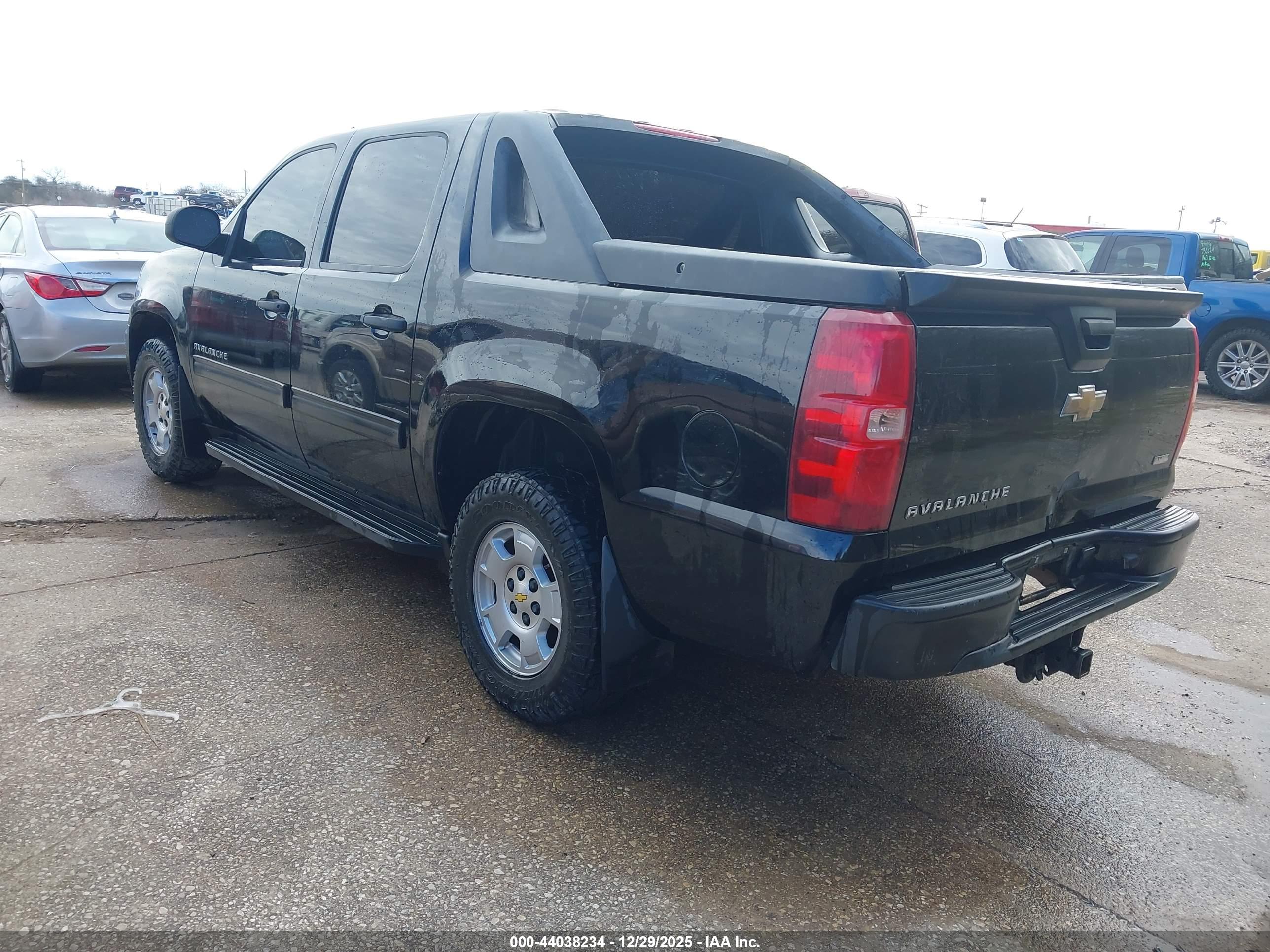 CHEVROLET AVALANCHE image 3