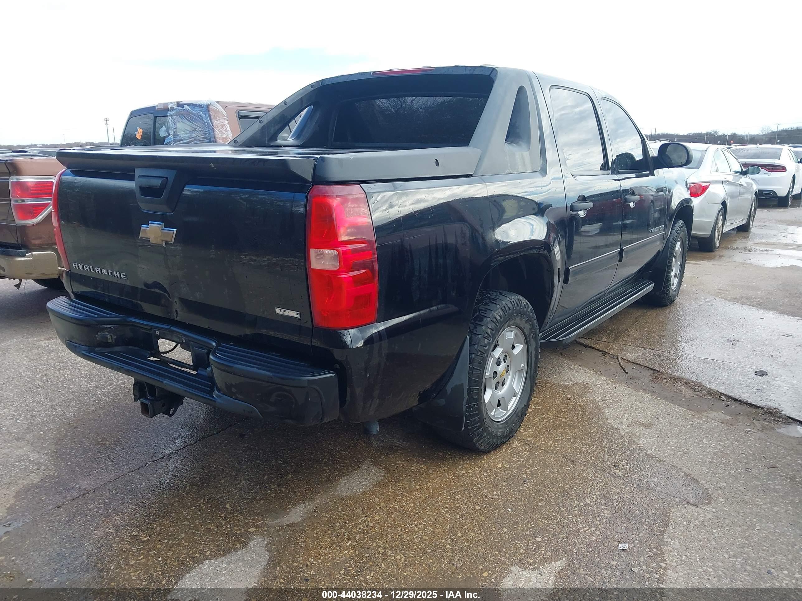 CHEVROLET AVALANCHE image 4