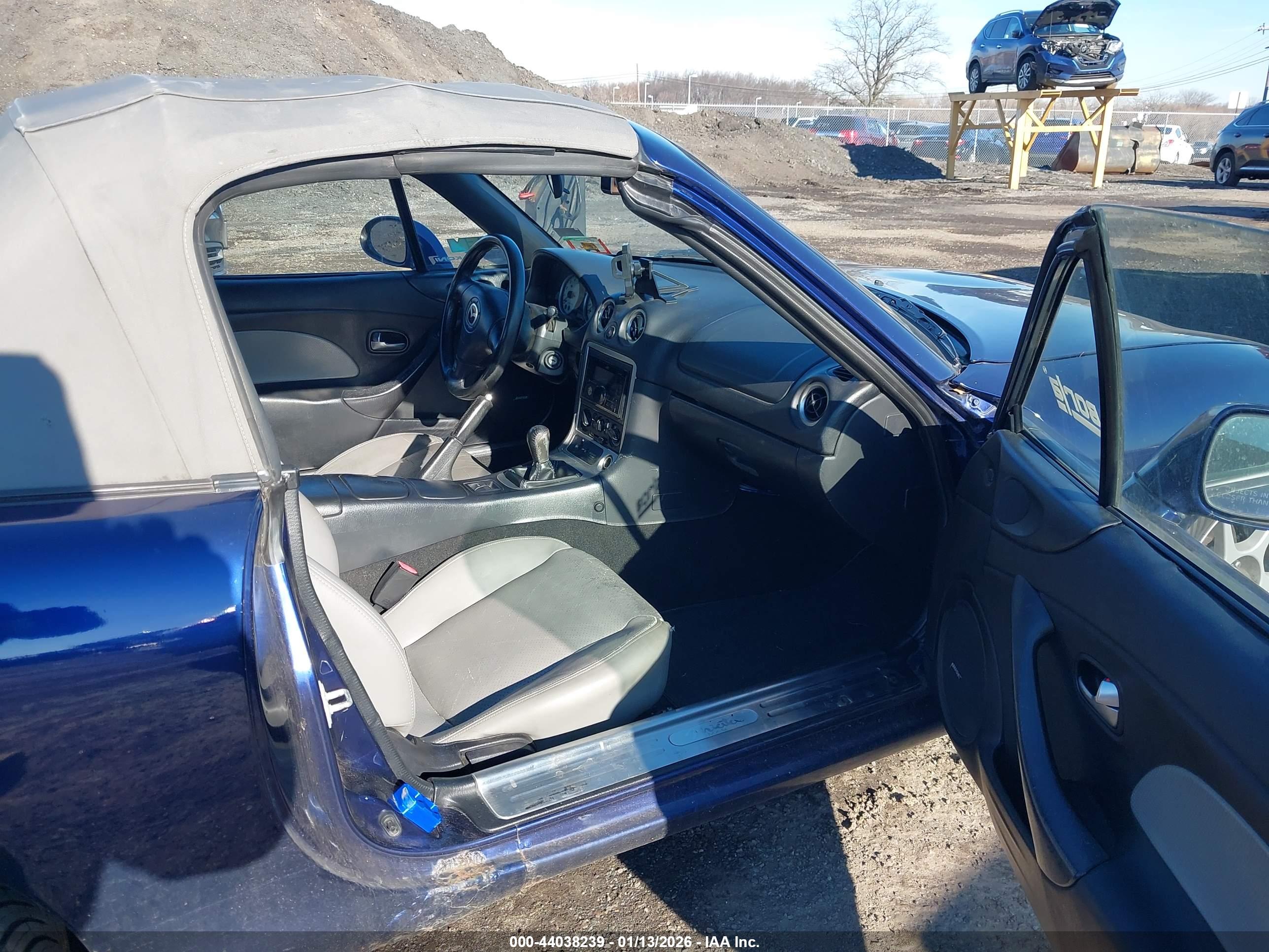 MAZDA MX-5 image 5