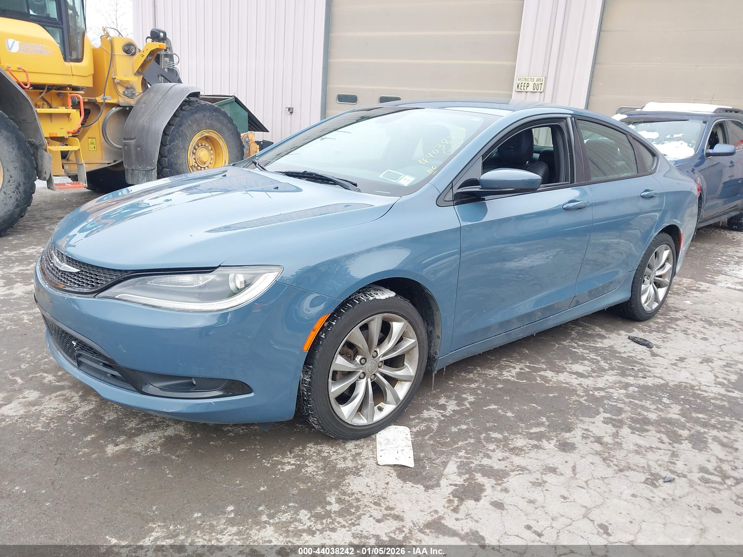 CHRYSLER 200 image 2