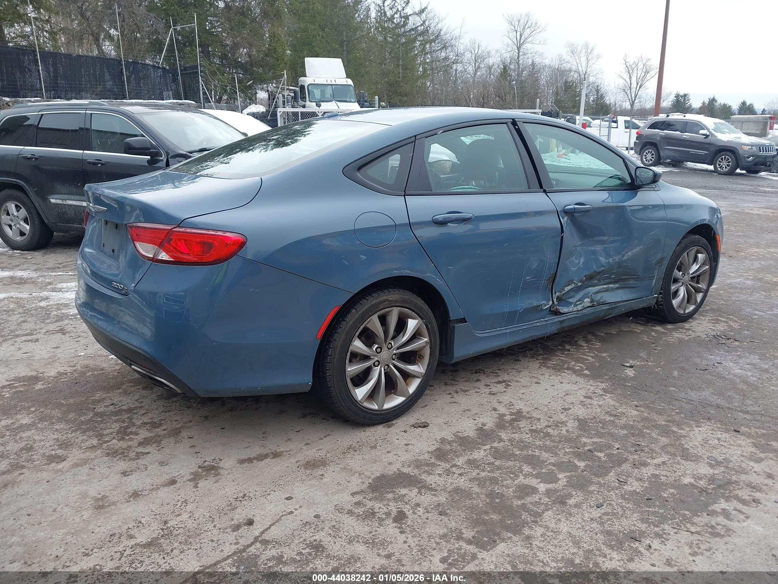 CHRYSLER 200 image 4
