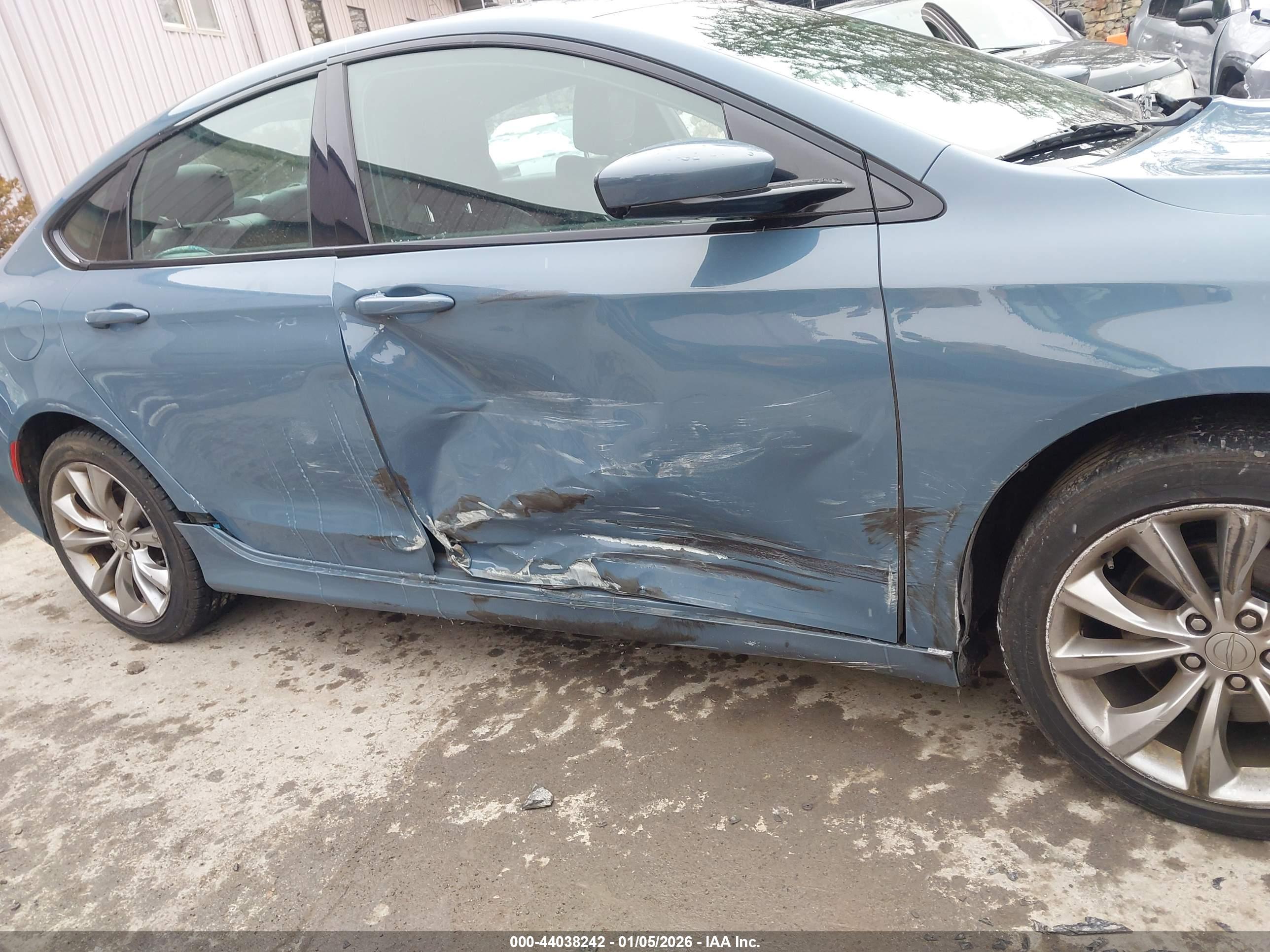 CHRYSLER 200 image 6