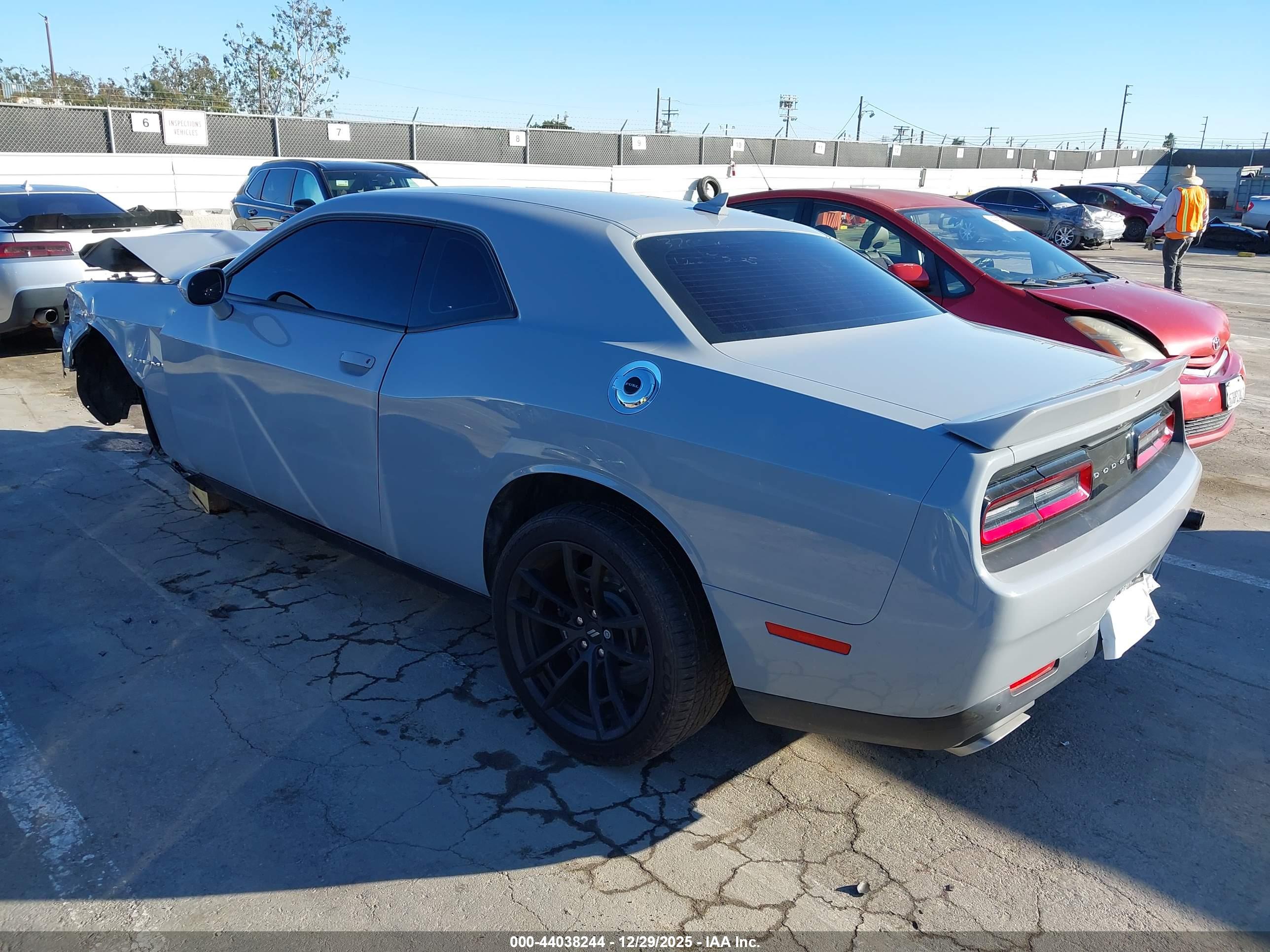 DODGE CHALLENGER image 3