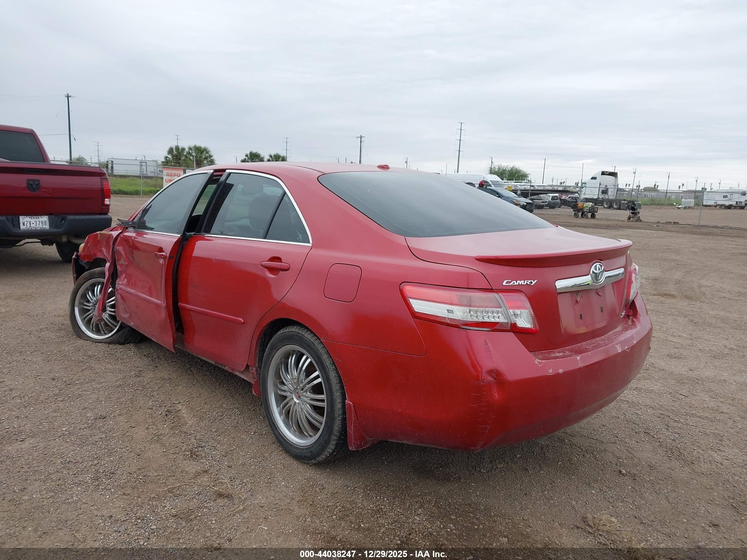 TOYOTA CAMRY image 3