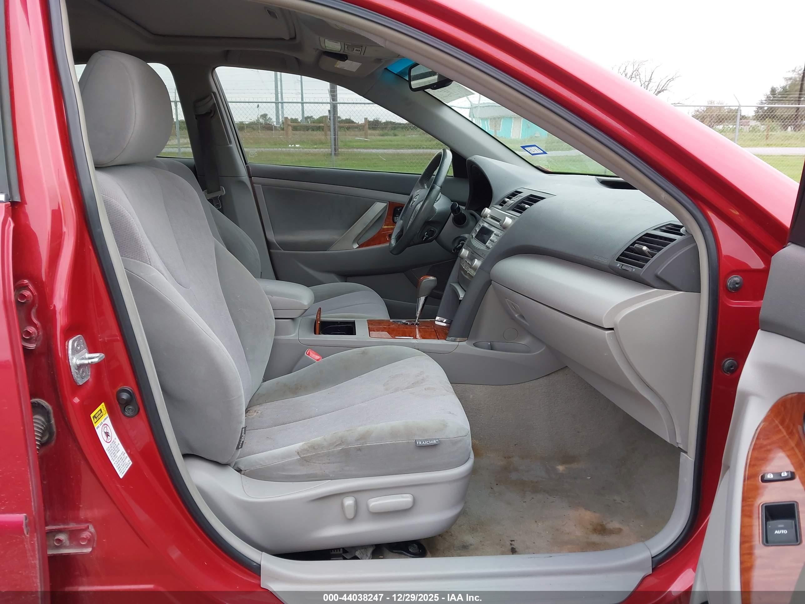 TOYOTA CAMRY image 5