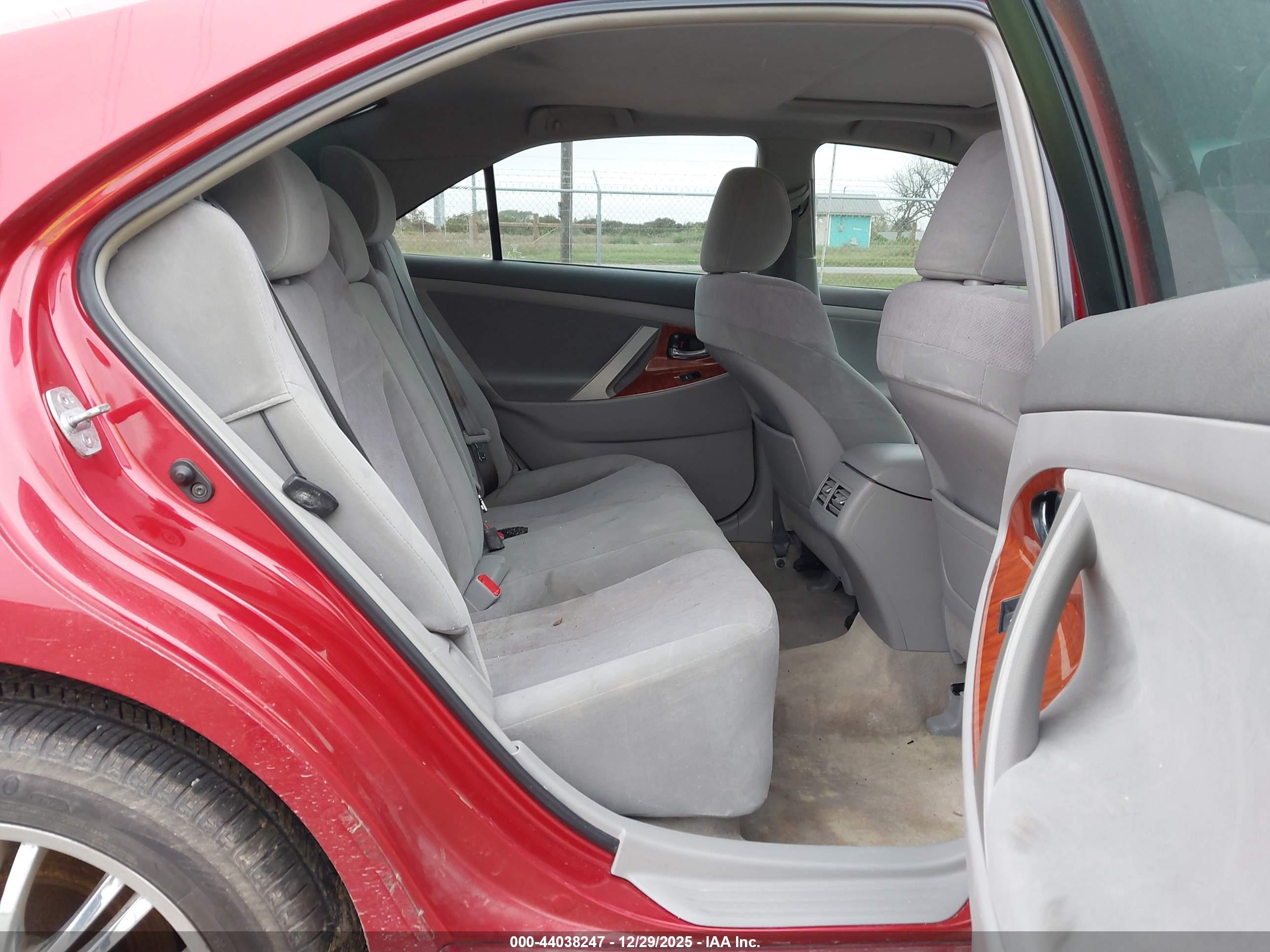 TOYOTA CAMRY image 8