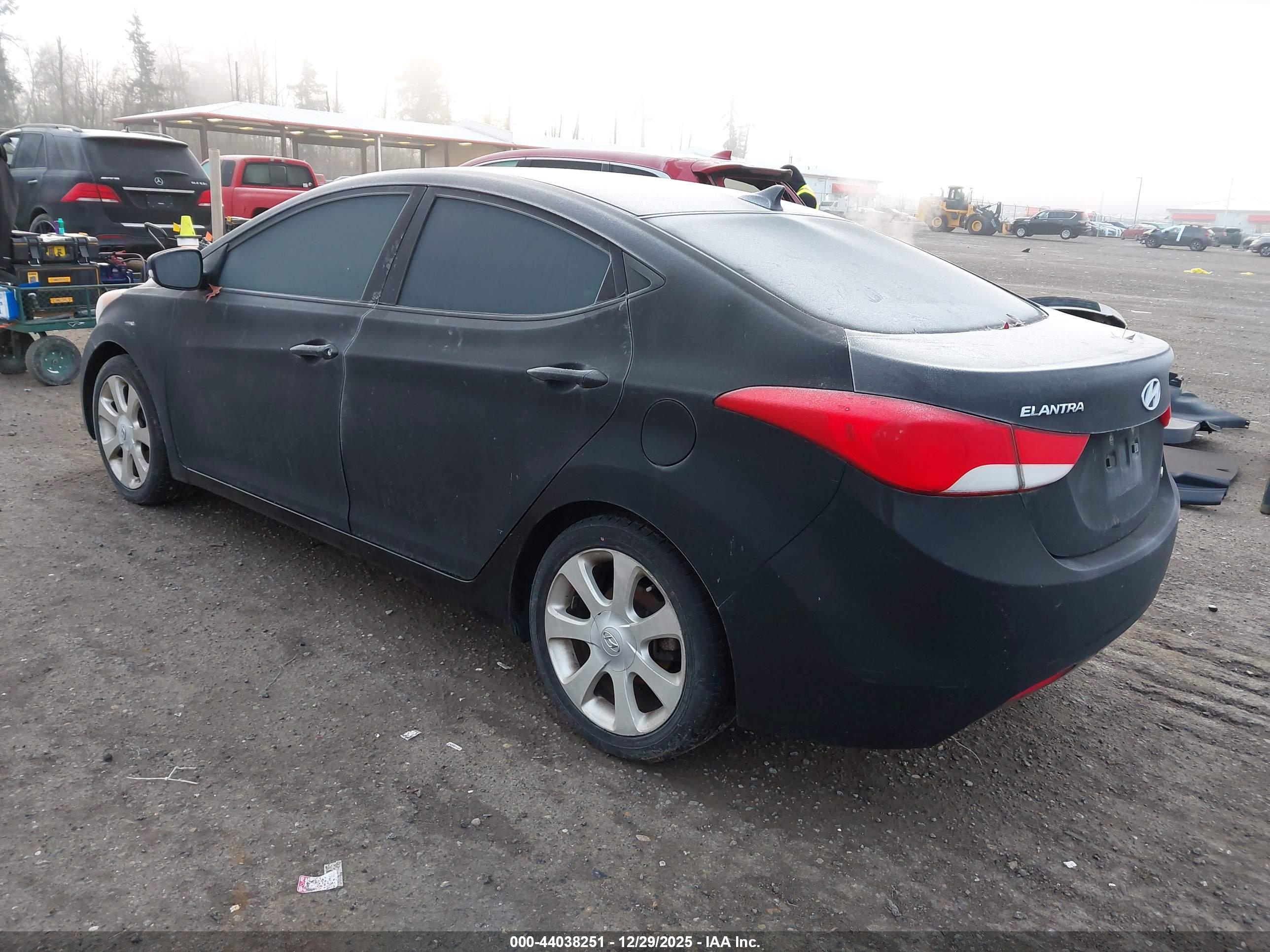 HYUNDAI ELANTRA image 3