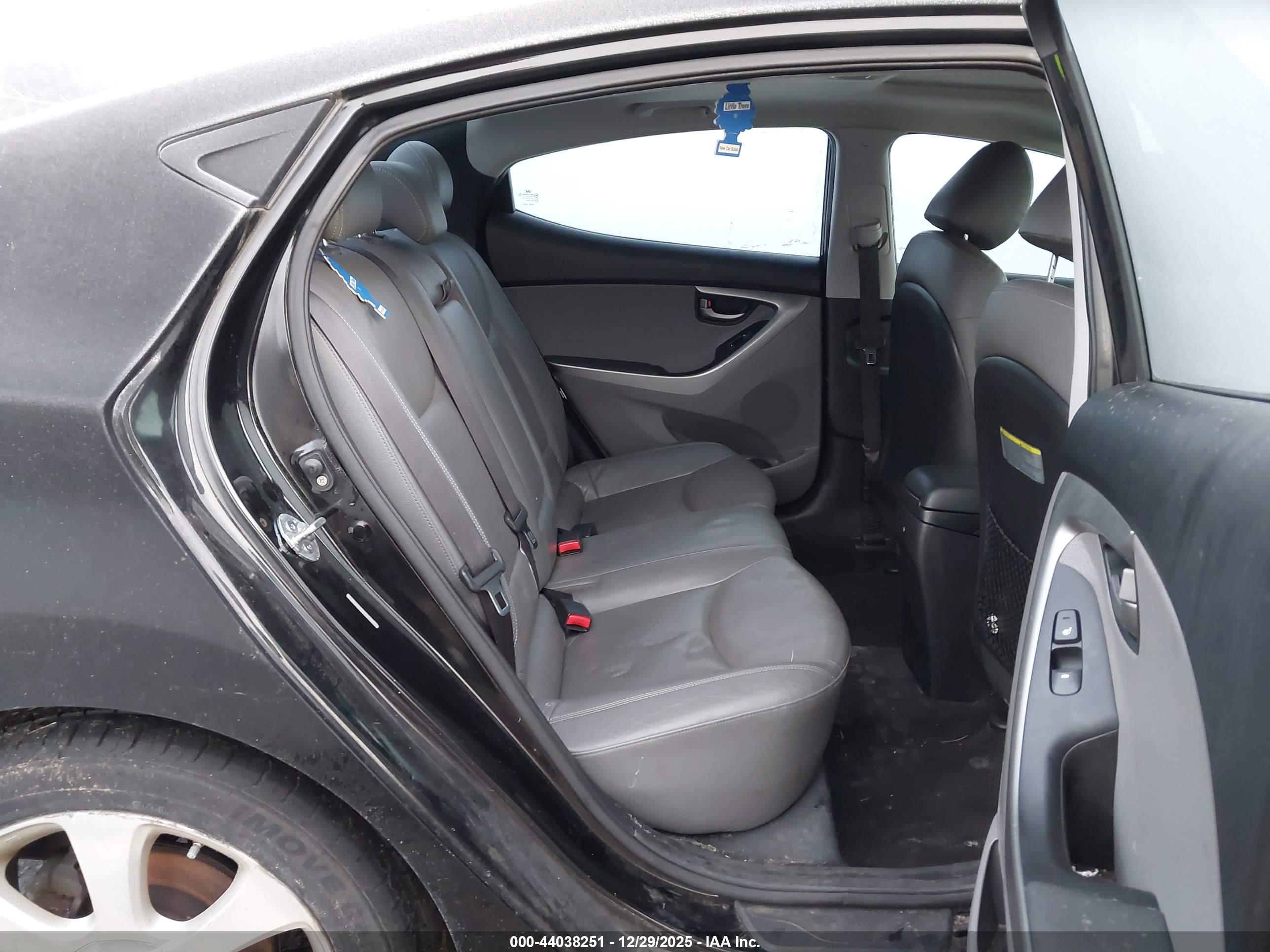 HYUNDAI ELANTRA image 8