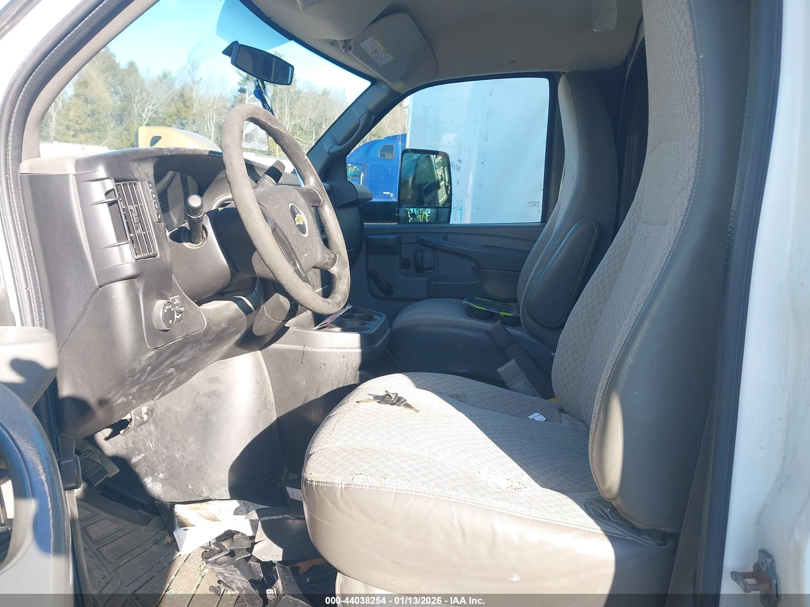 CHEVROLET EXPRESS image 7