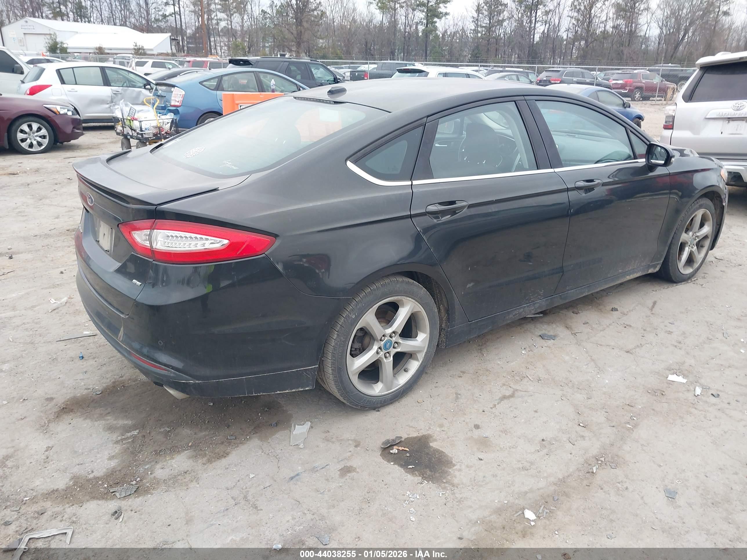 FORD FUSION image 4