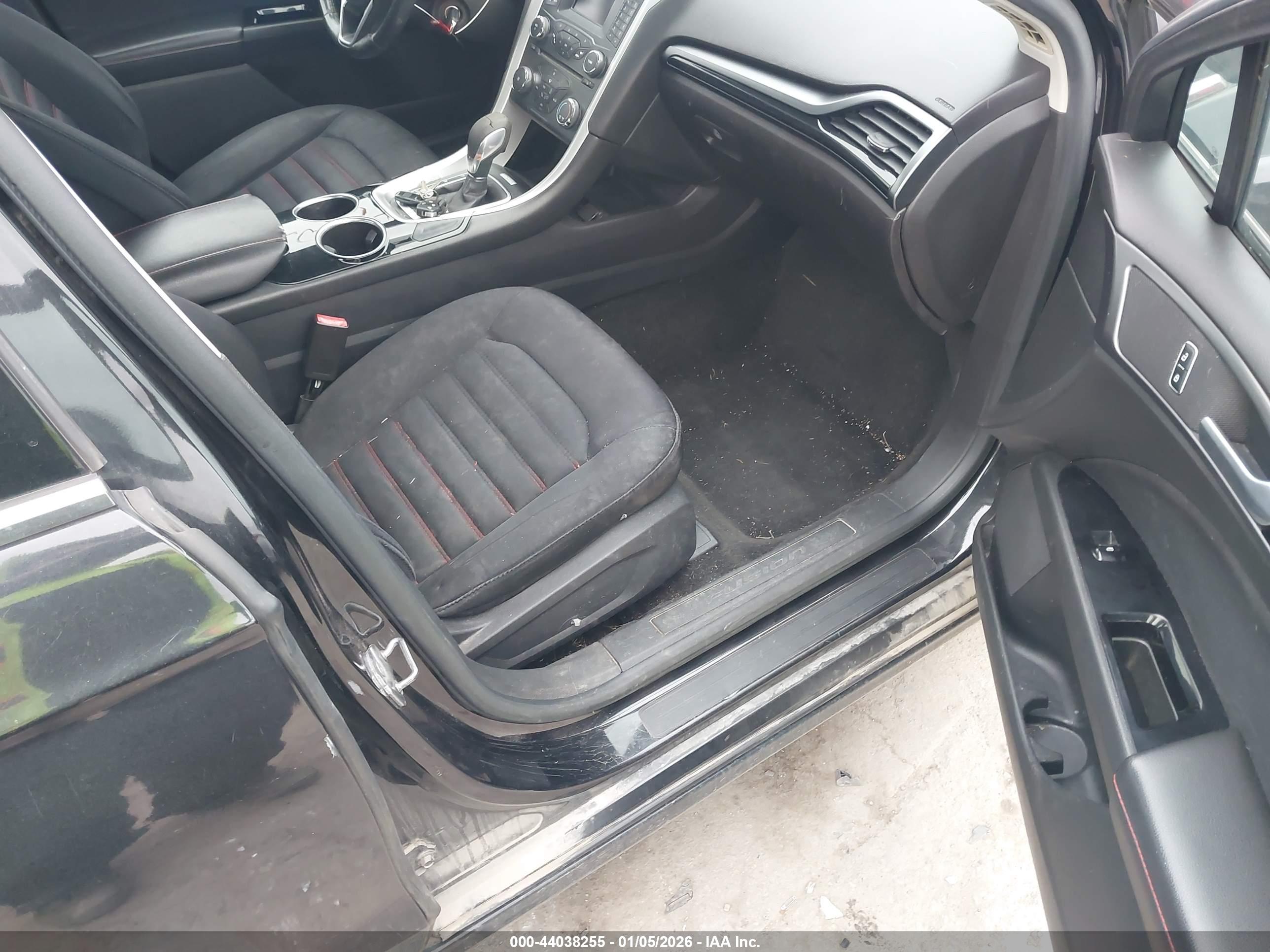 FORD FUSION image 5